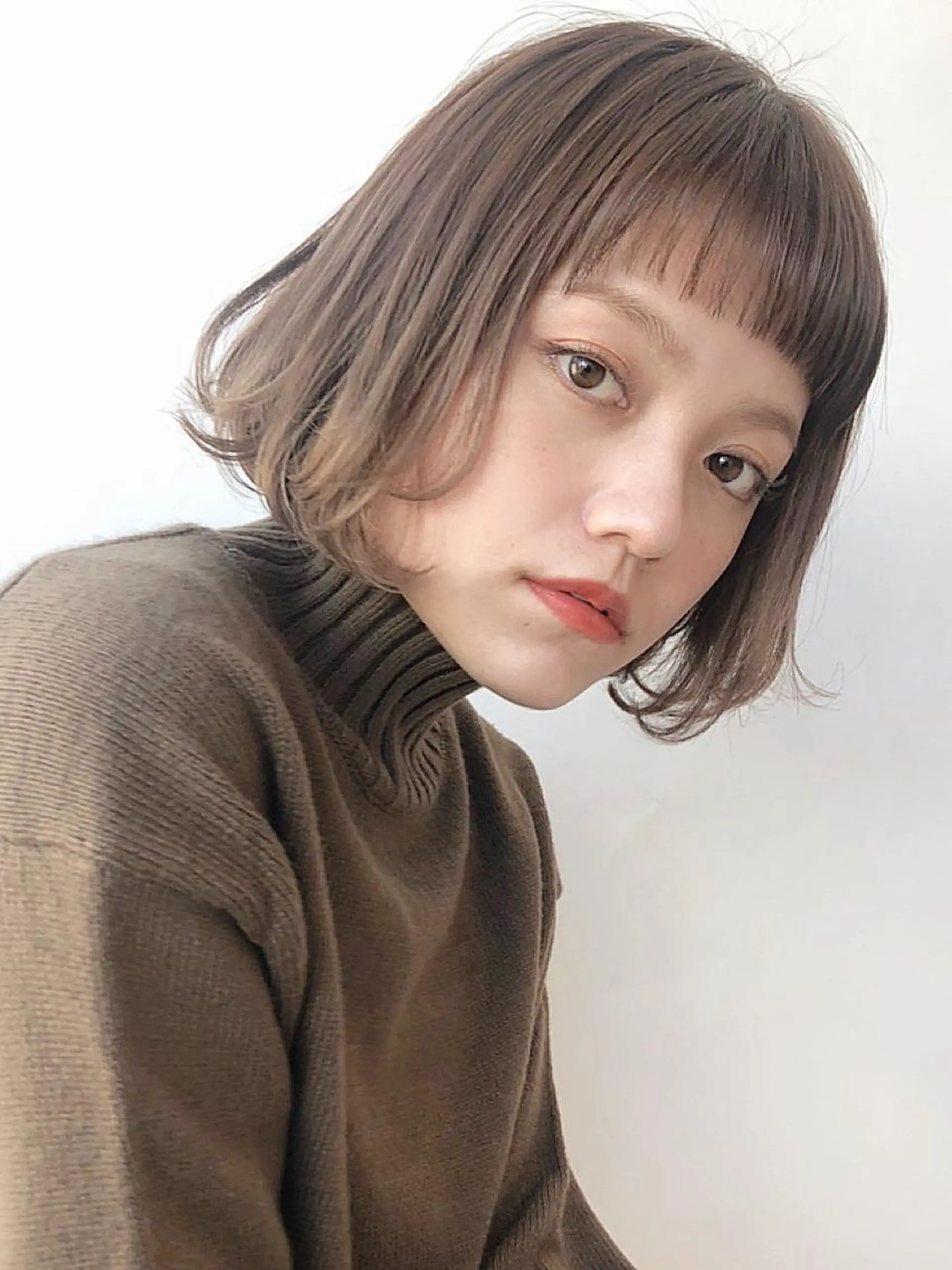 カラー ヘアカラー レイヤー 顔周り グレージュ/添田晃基のヘアスタイル