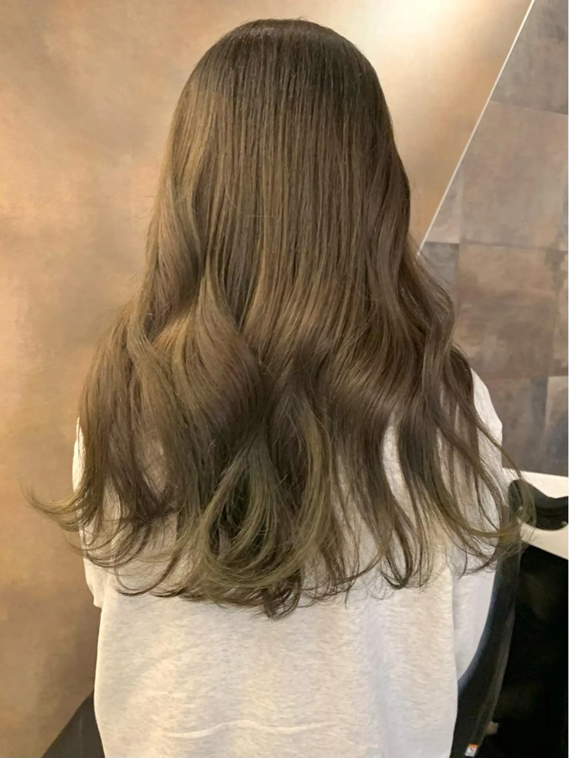 ロング カラー ヘアカラー GO TODAY SHAiRE SALON所属・SAKINO． ベージュカラーのヘアスタイル