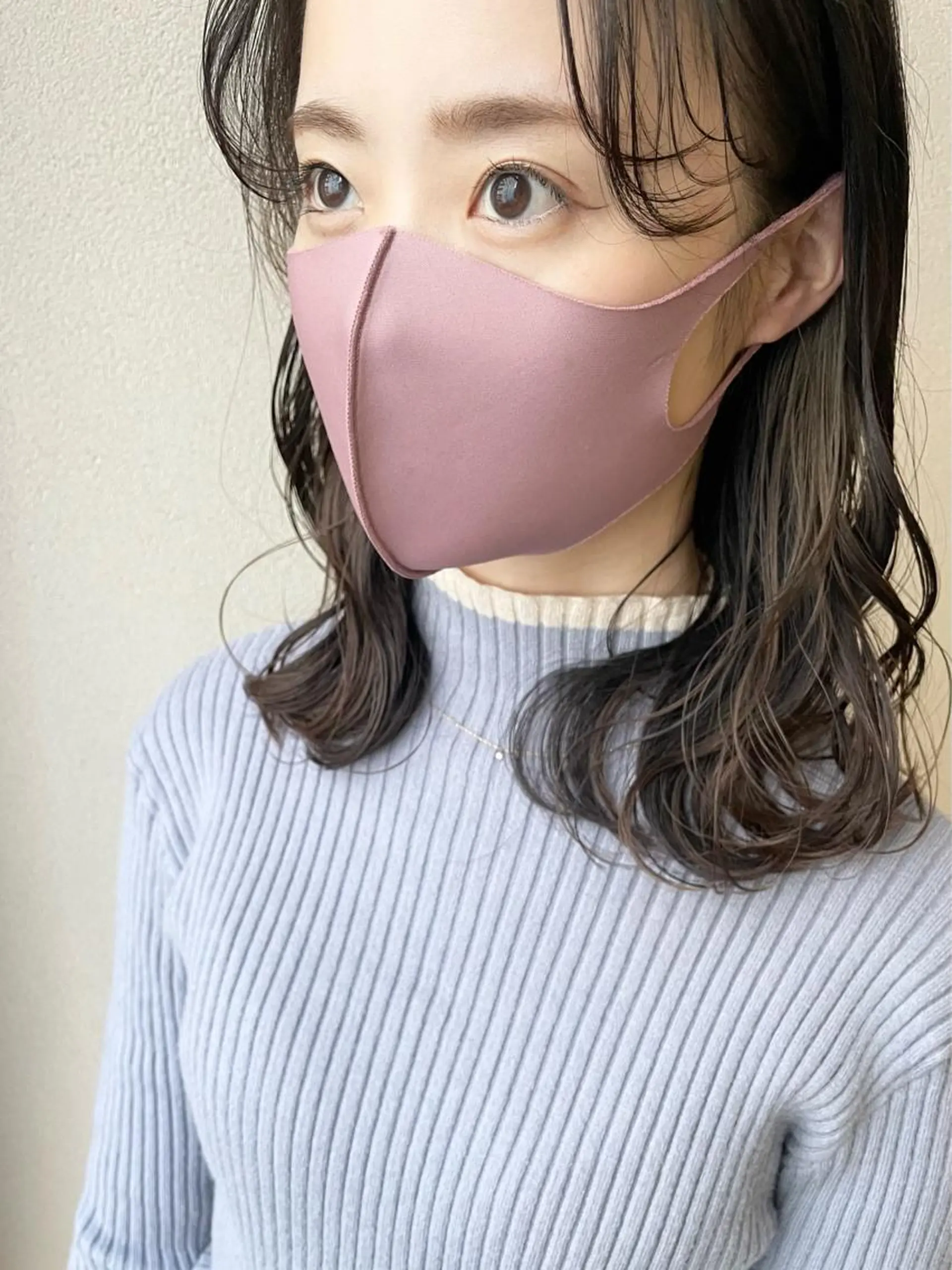 セミロング カラー アッシュ アッシュグレー アッシュグレージュ ブリーチ イヤリングカラー 沢田 瞳のヘアスタイル