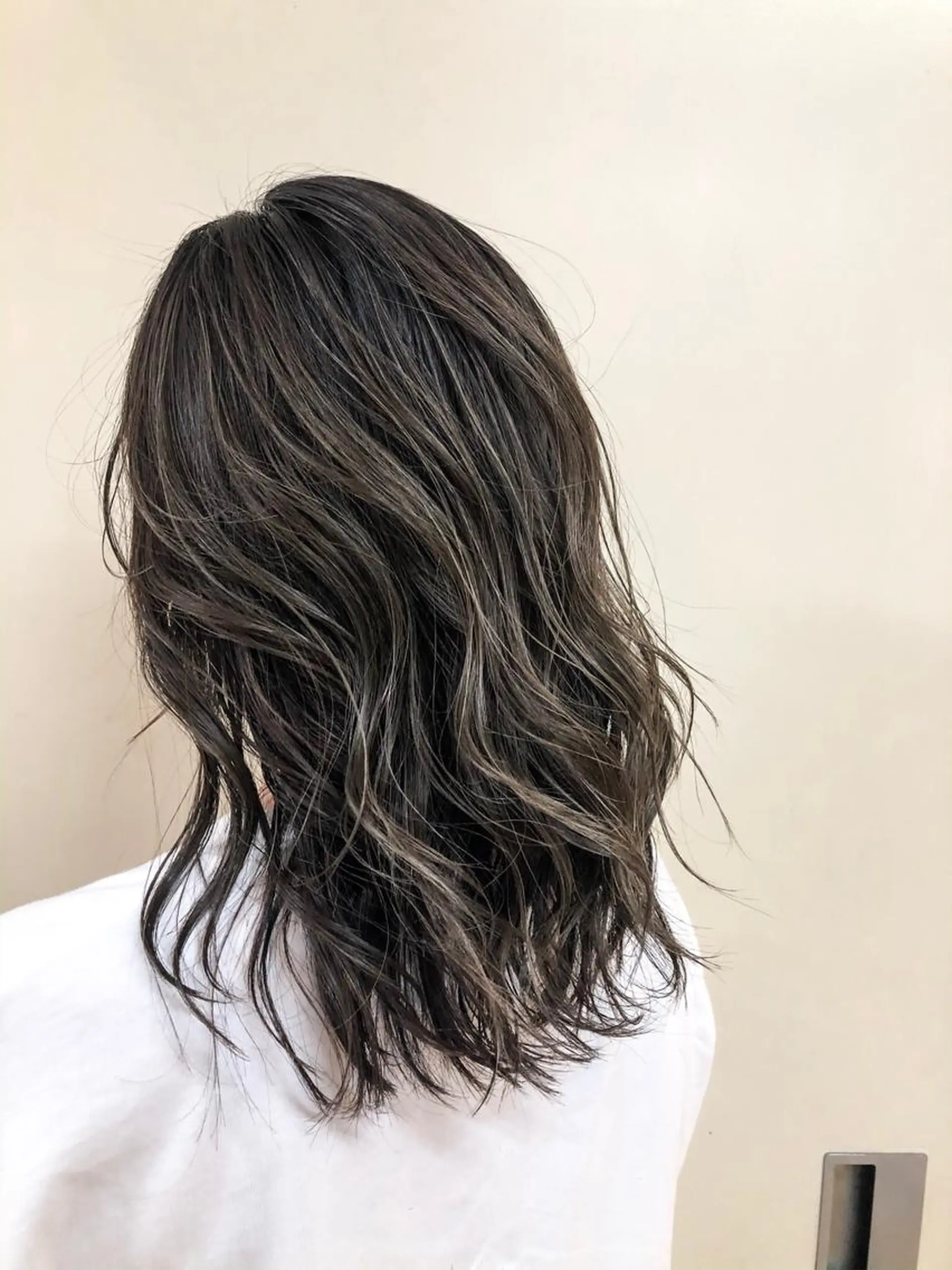 ミディアム カラー アイジマヒロ vagueのヘアスタイル