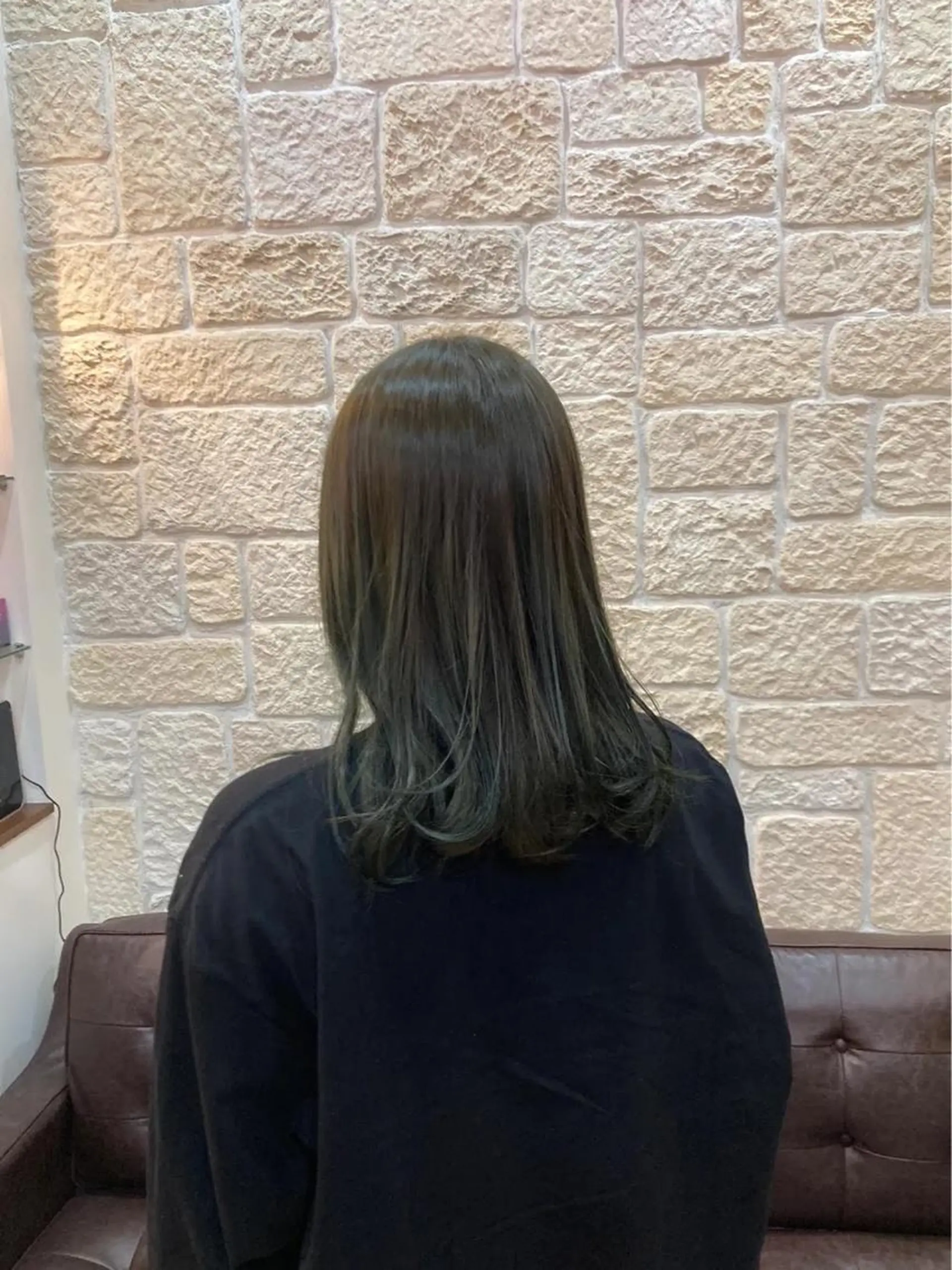 ミディアム カラー 石田 桃花のヘアスタイル
