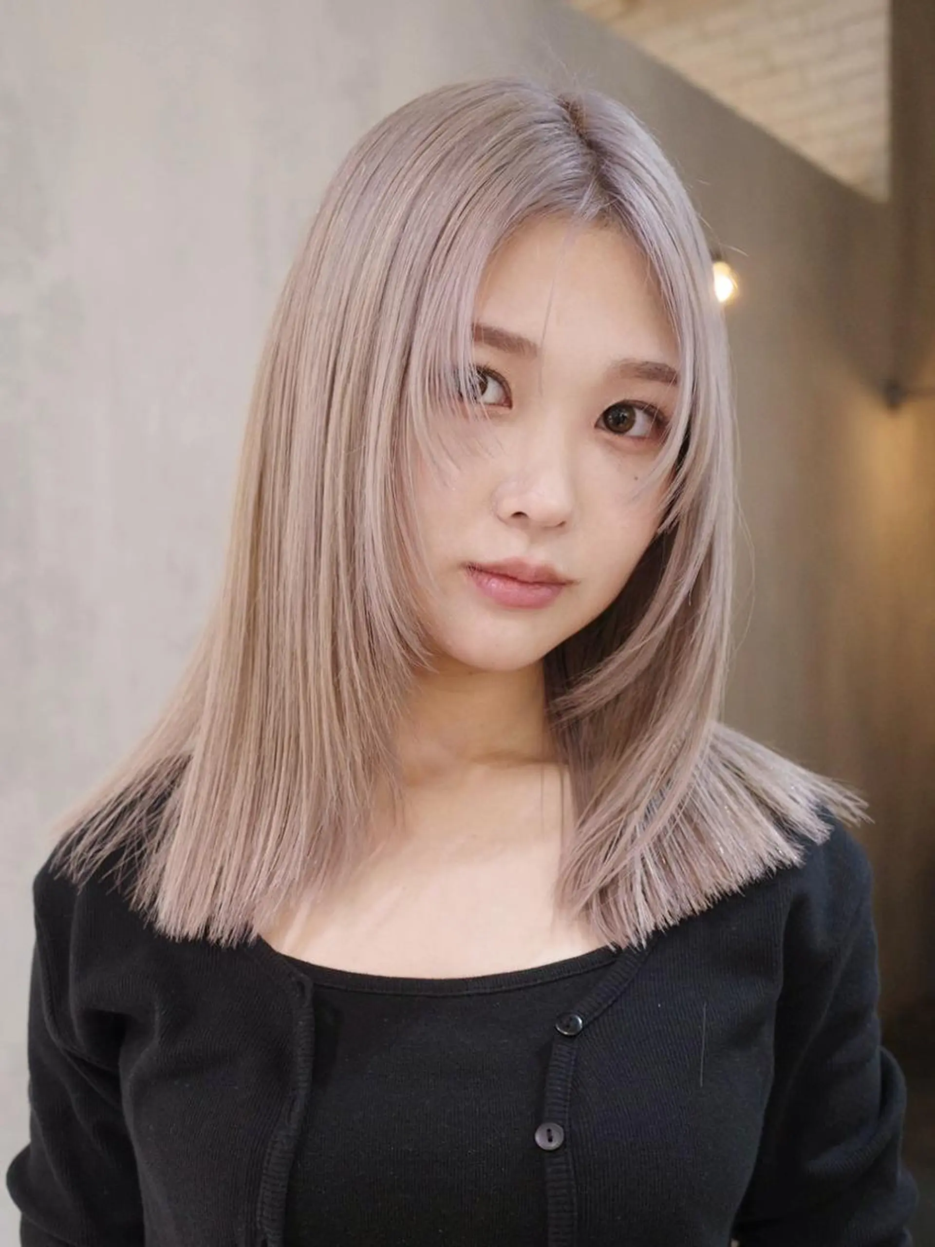 ミディアム カラー シルバー ホワイトシルバー カット ヘアカラー トリートメント ITbyALBUM 浦和店のヘアスタイル