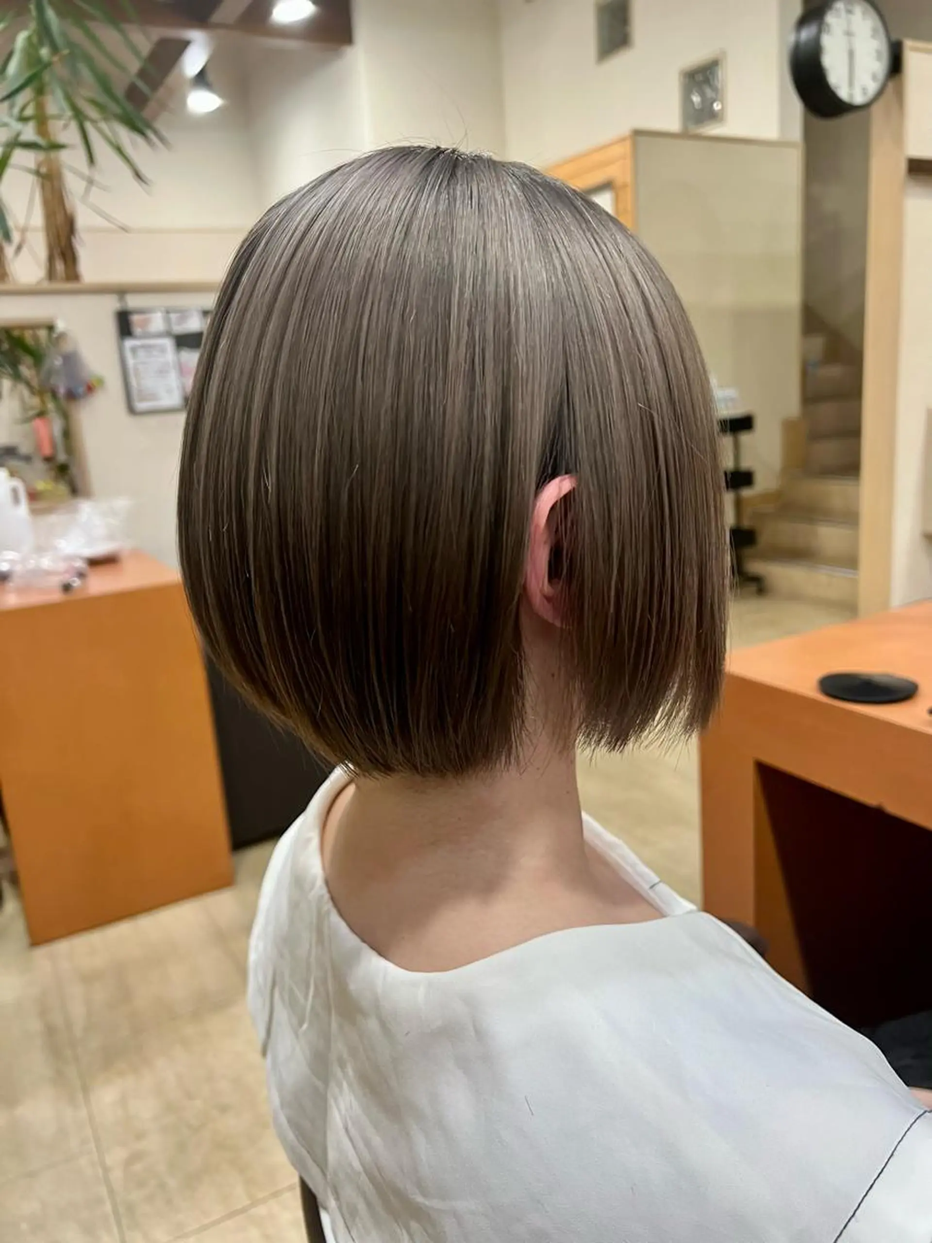 ショート カラー ブリーチ 透明感カラー シルバー ホワイトシルバー カット 仕上がり満足度 No.1池田篤史のヘアスタイル