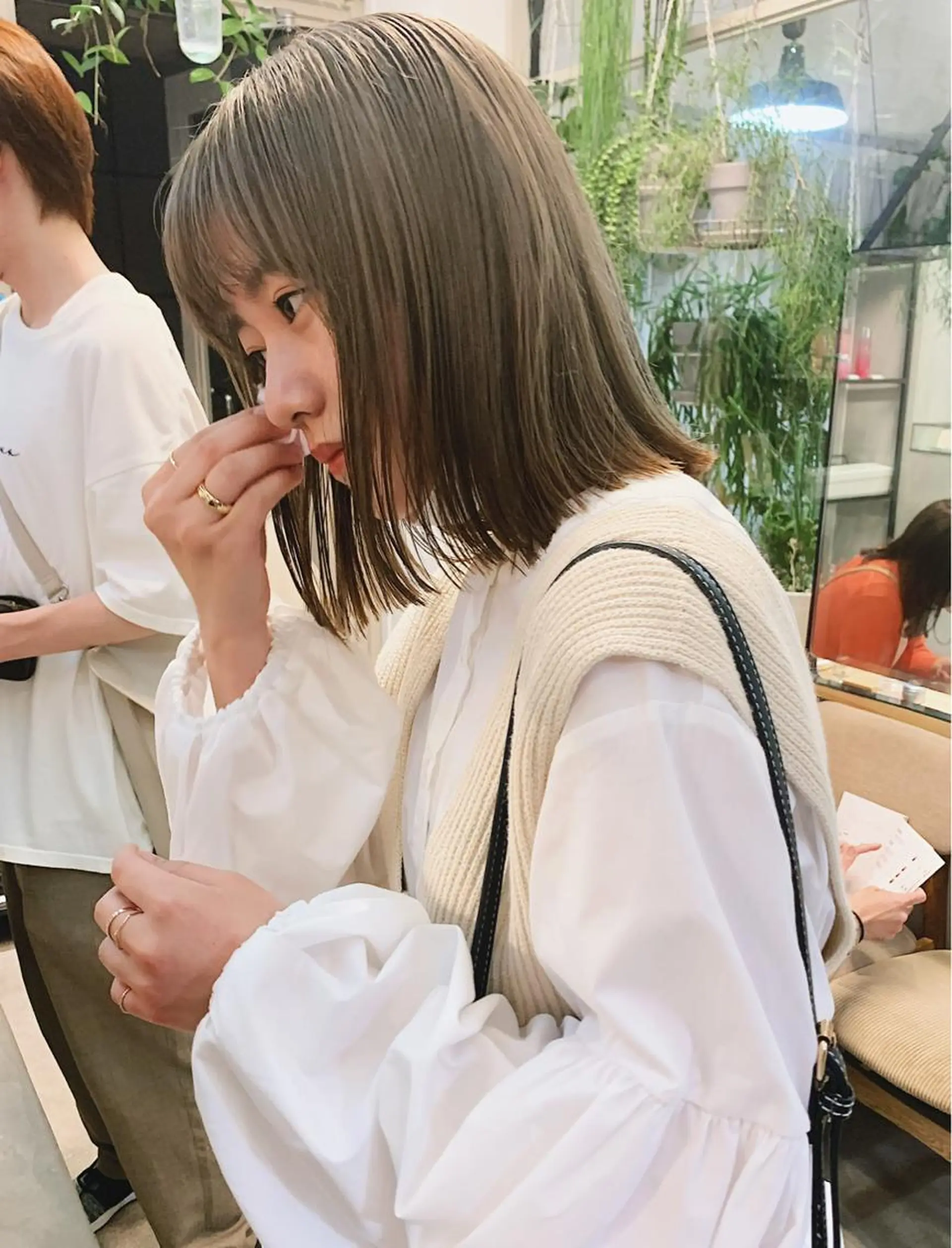 ショート カラー ネイル マツエク・マツパ カット ヘアカラー トリートメント グレージュ× ボブ× ハイトーン　前田隆太のヘアスタイル