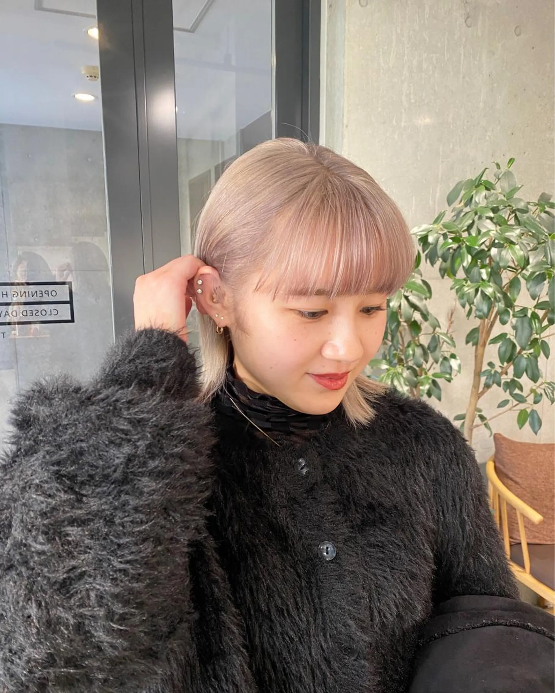 ミディアム ヘアカラー まお♡レイヤーカット 耳ツボジュエリーのヘアスタイル