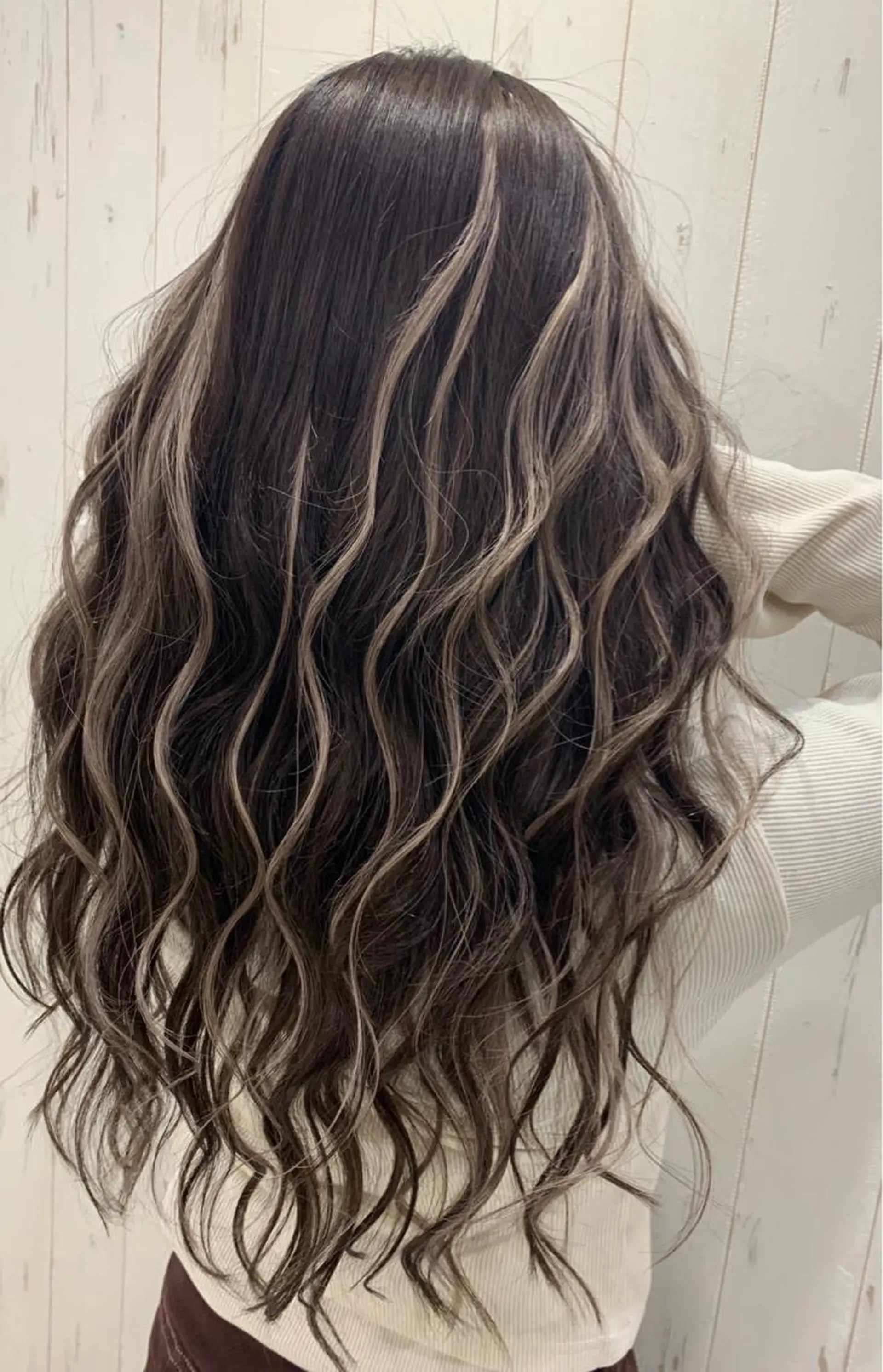 ロング カラー ハイライトカラー エクステ ハイライト カット ヘアカラー トリートメント ブリーチ特化型✂️ ハイトーンカラー👨のヘアスタイル