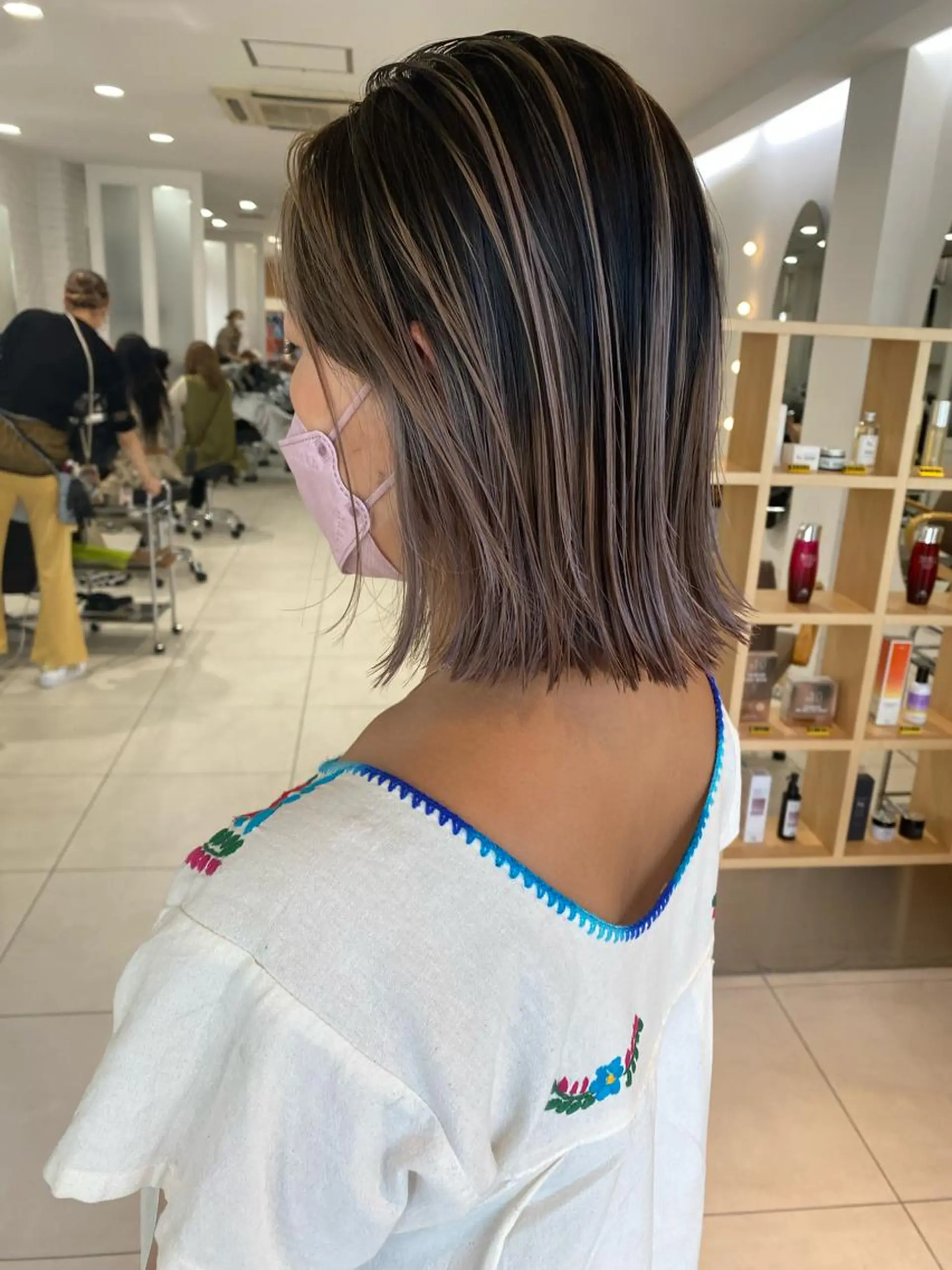 セミロング カラー バレイヤージュ ブリーチ グレージュ イルミナカラー レイヤーカット ヘアカラー 🍀透明感抜群🍀/ ハイトーンカラーのヘアスタイル