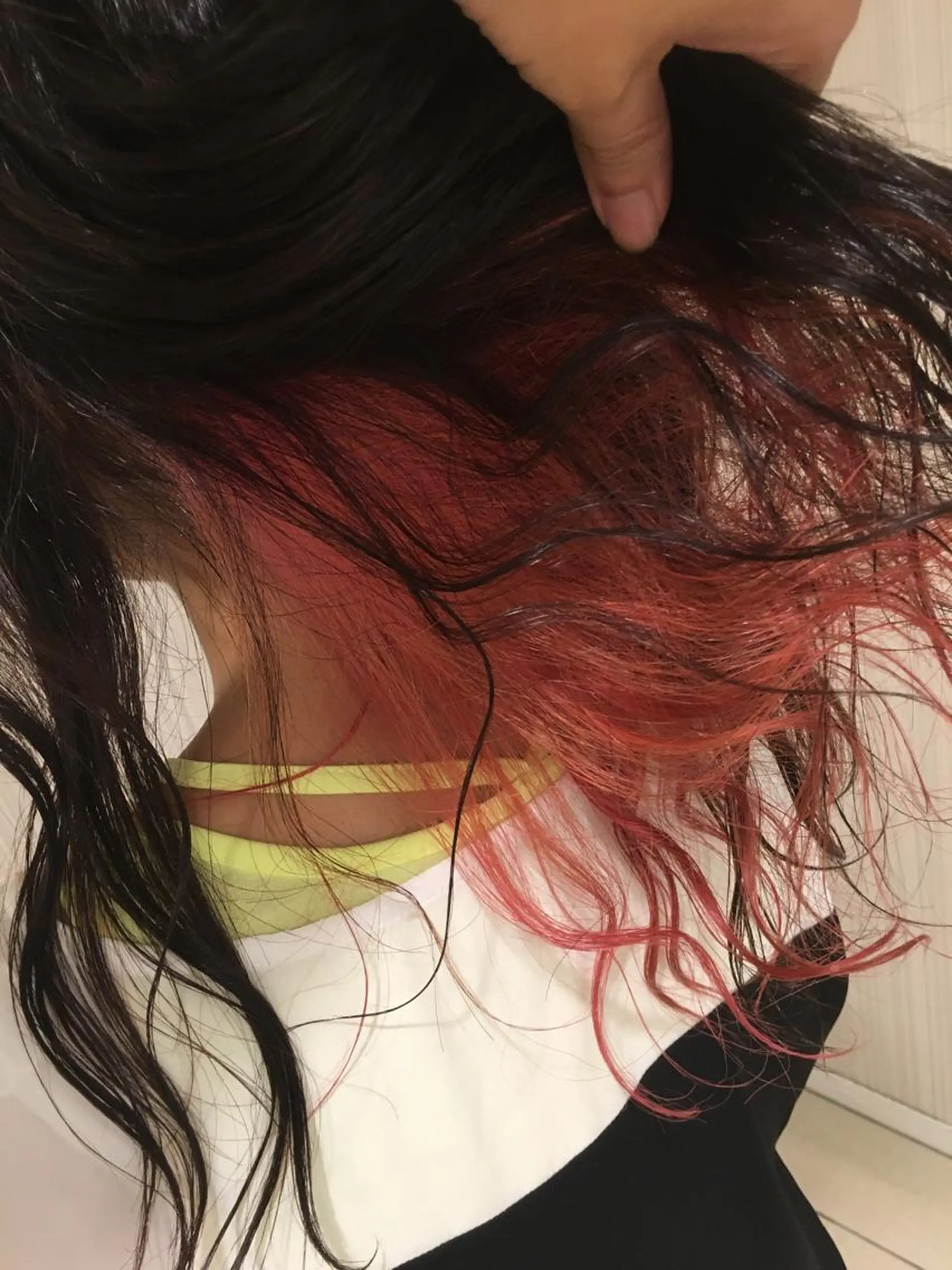 セミロング カラー ブリーチ インナーカラー レッドカラー ハイトーン/ブリーチ 山崎　悠次のヘアスタイル