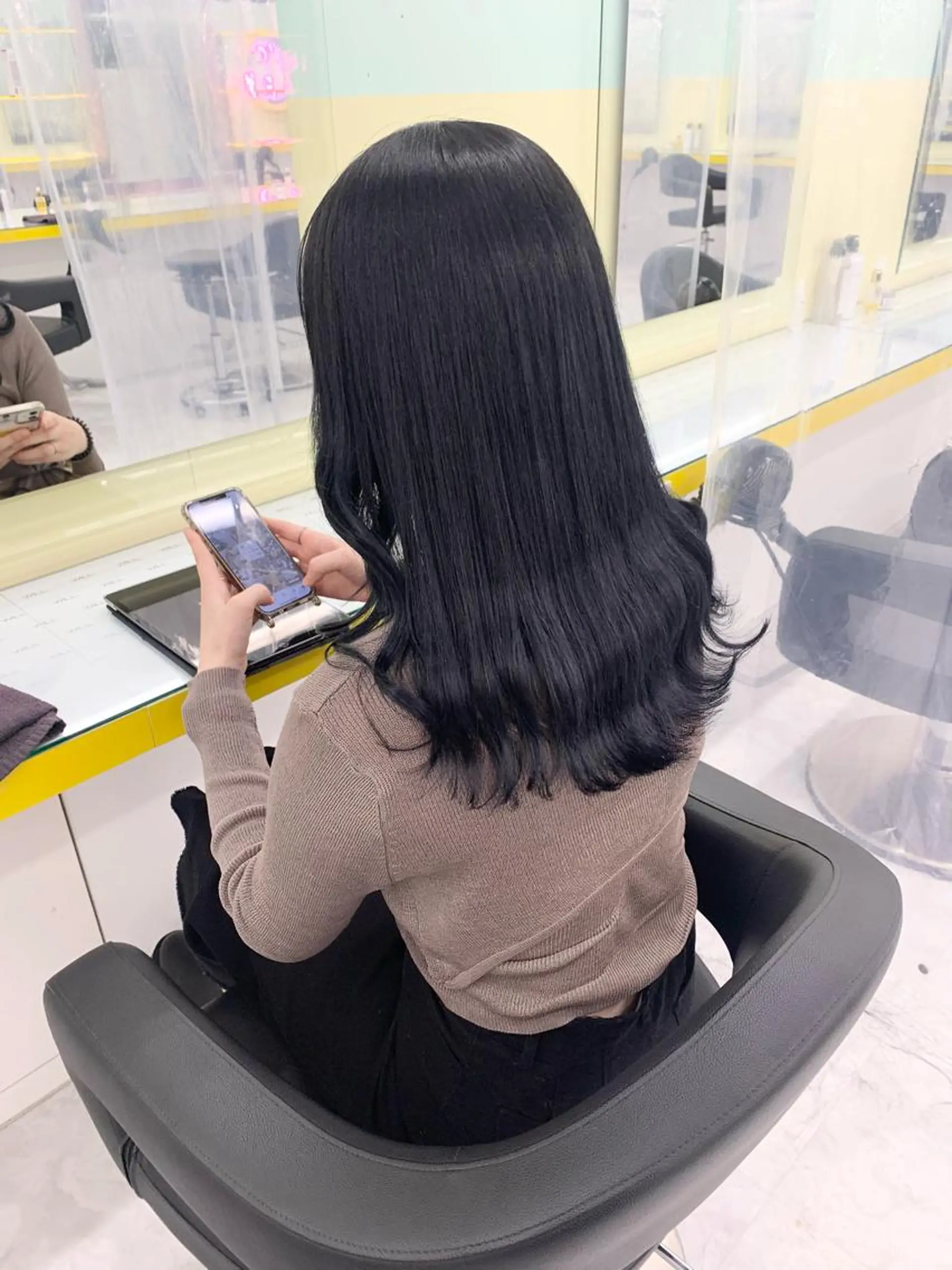 セミロング カラー アッシュ ベージュカラー 黒髪 ブリーチ ブルーカラー 🪞ハイトーン🪞 🤍waka🤍のヘアスタイル