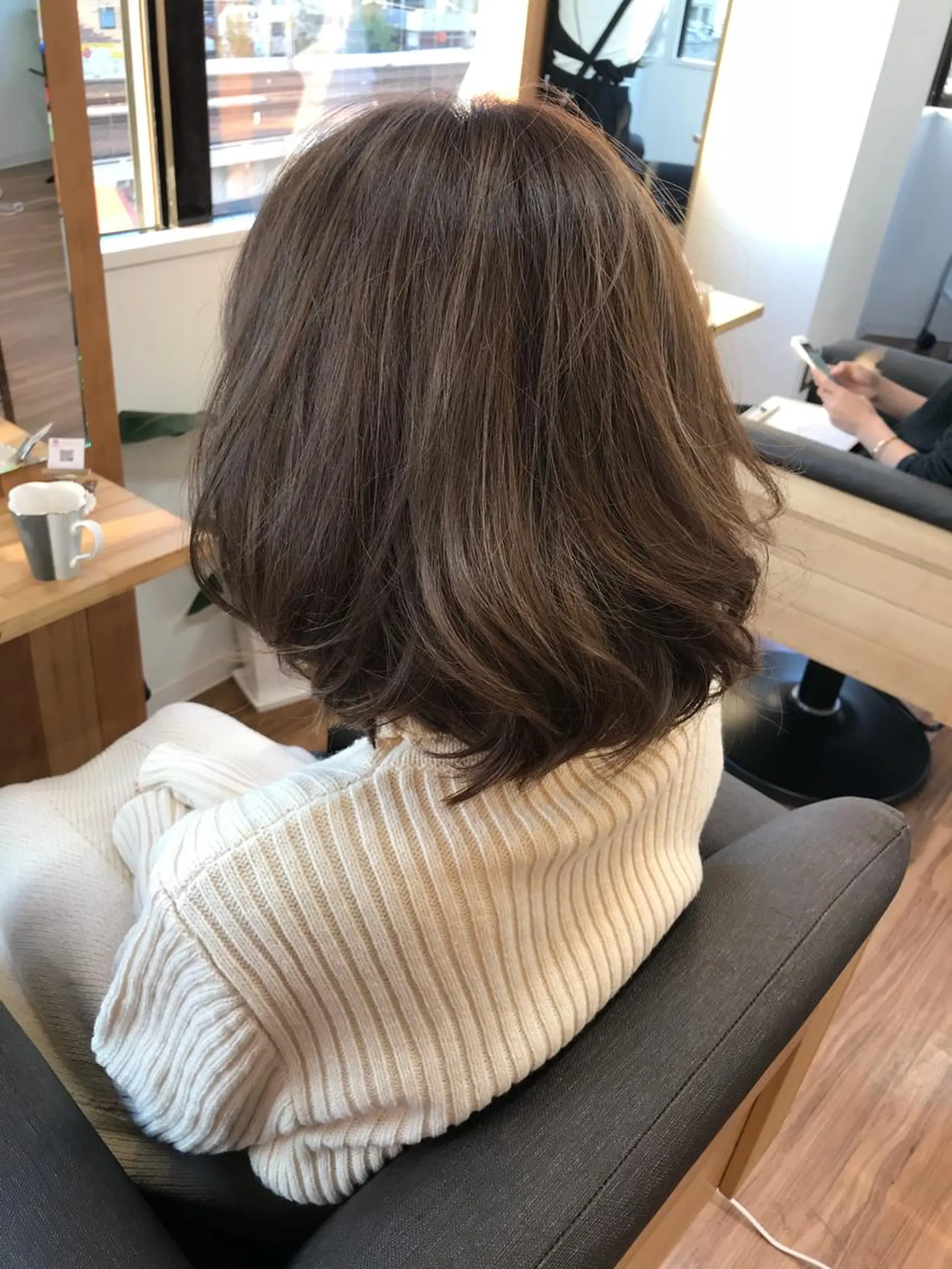 ミディアム ボブ カット ヘアカラー トリートメント 松本 俊樹のヘアスタイル