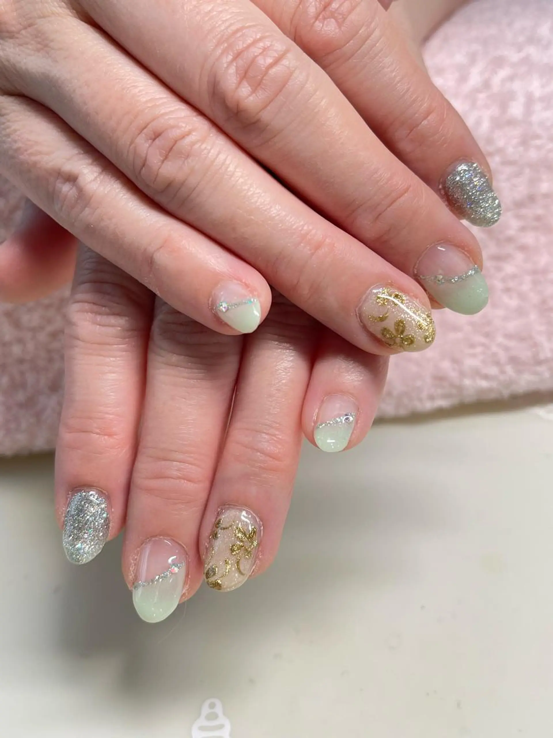 ネイル アートネイル ゴールド キラキラネイル Flora nailのネイルデザイン