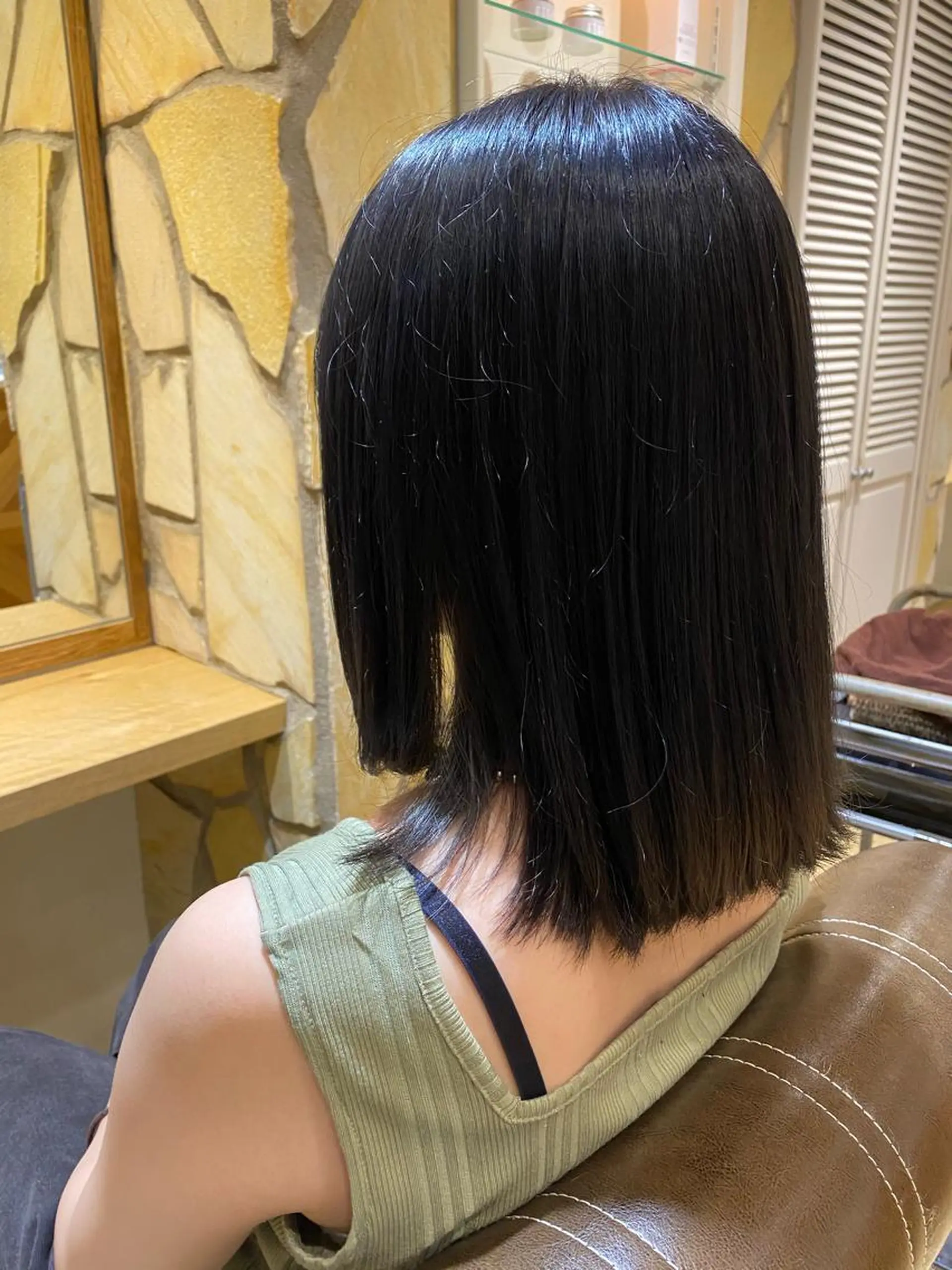 ミディアム カラー 黒髪 ブルーカラー ブルーブラック 透明感カラー kawabe maikoのヘアスタイル