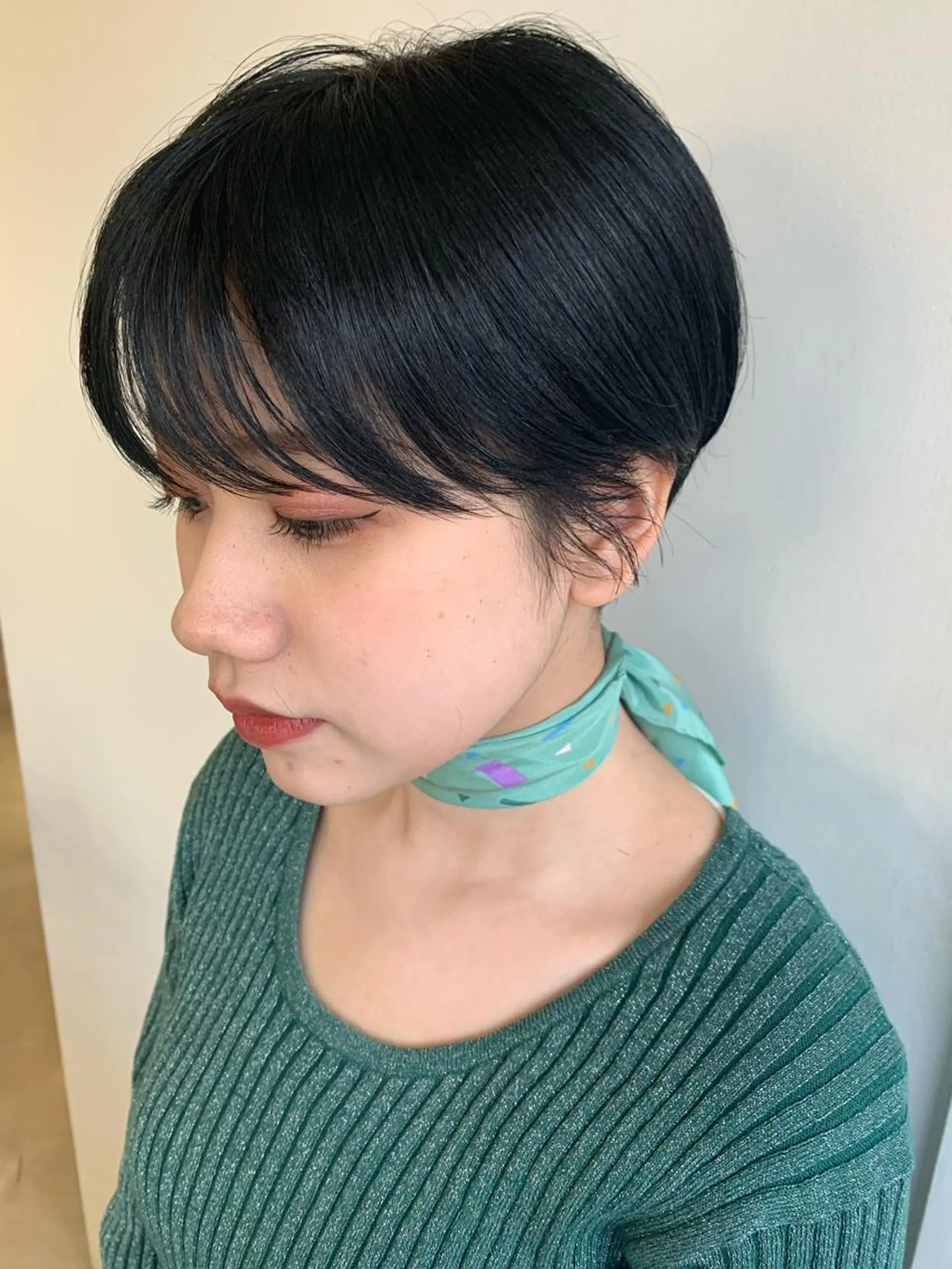 ショート 顔周りカット ショートヘア nuu所属・💜ショート💜 ウルフ、ボブ二色亜美のヘアスタイル