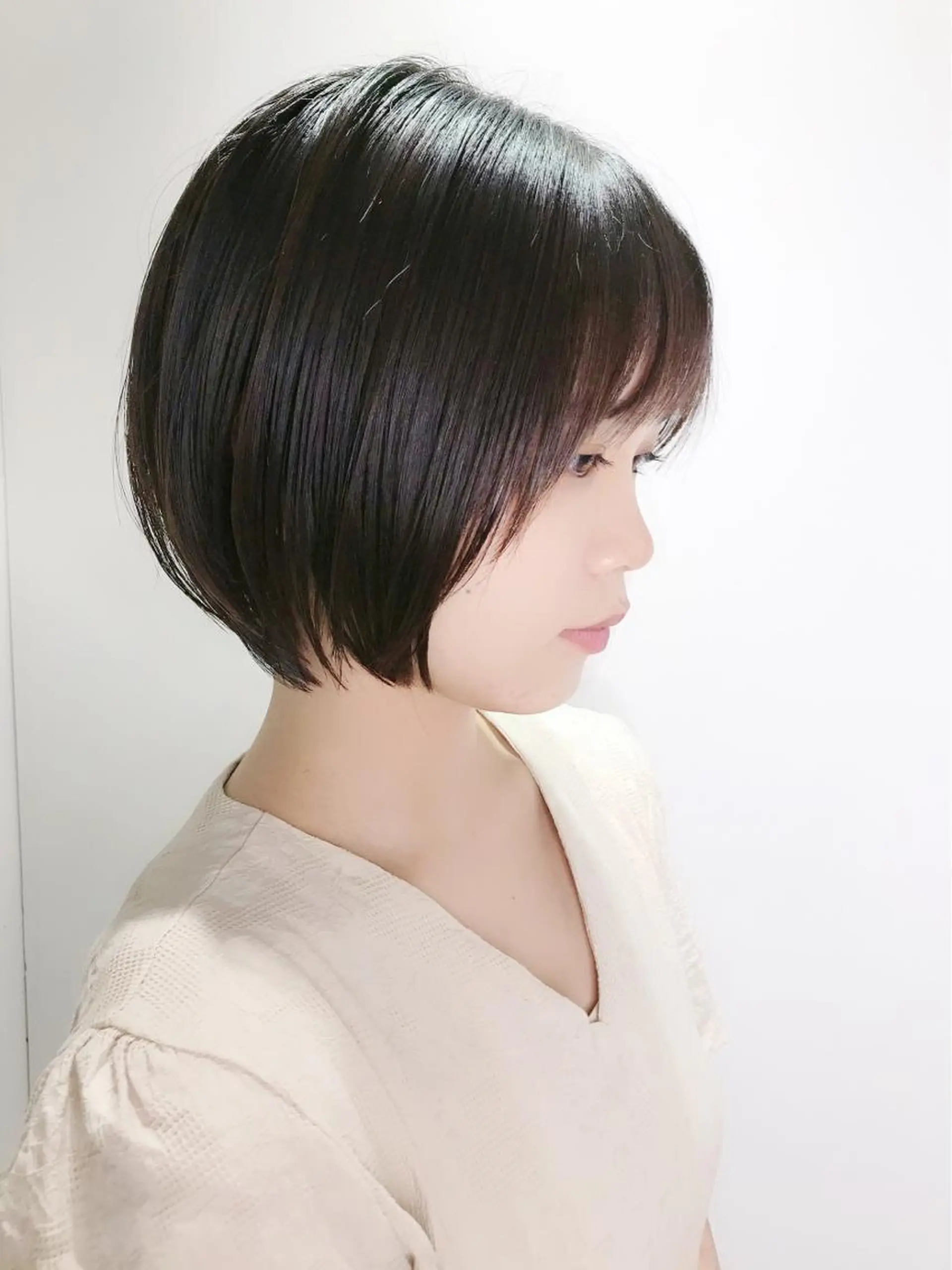 ショート ショートボブ 丸みショート ボブ ショートヘア シンプル+αな デザインを 松崎陸のヘアスタイル