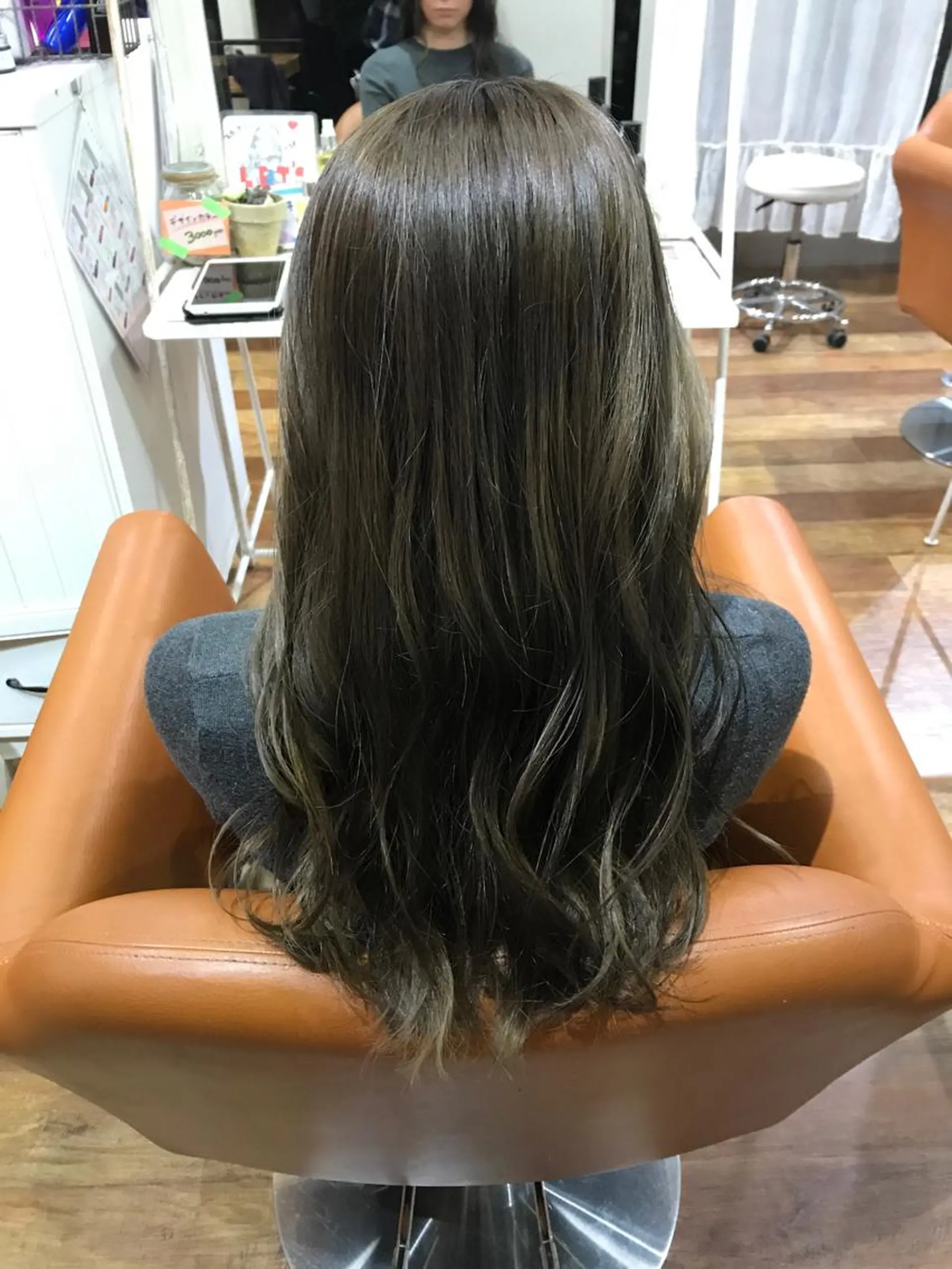 ロング カラー いけだ　ひかり ハイライトくびれヘアのヘアスタイル