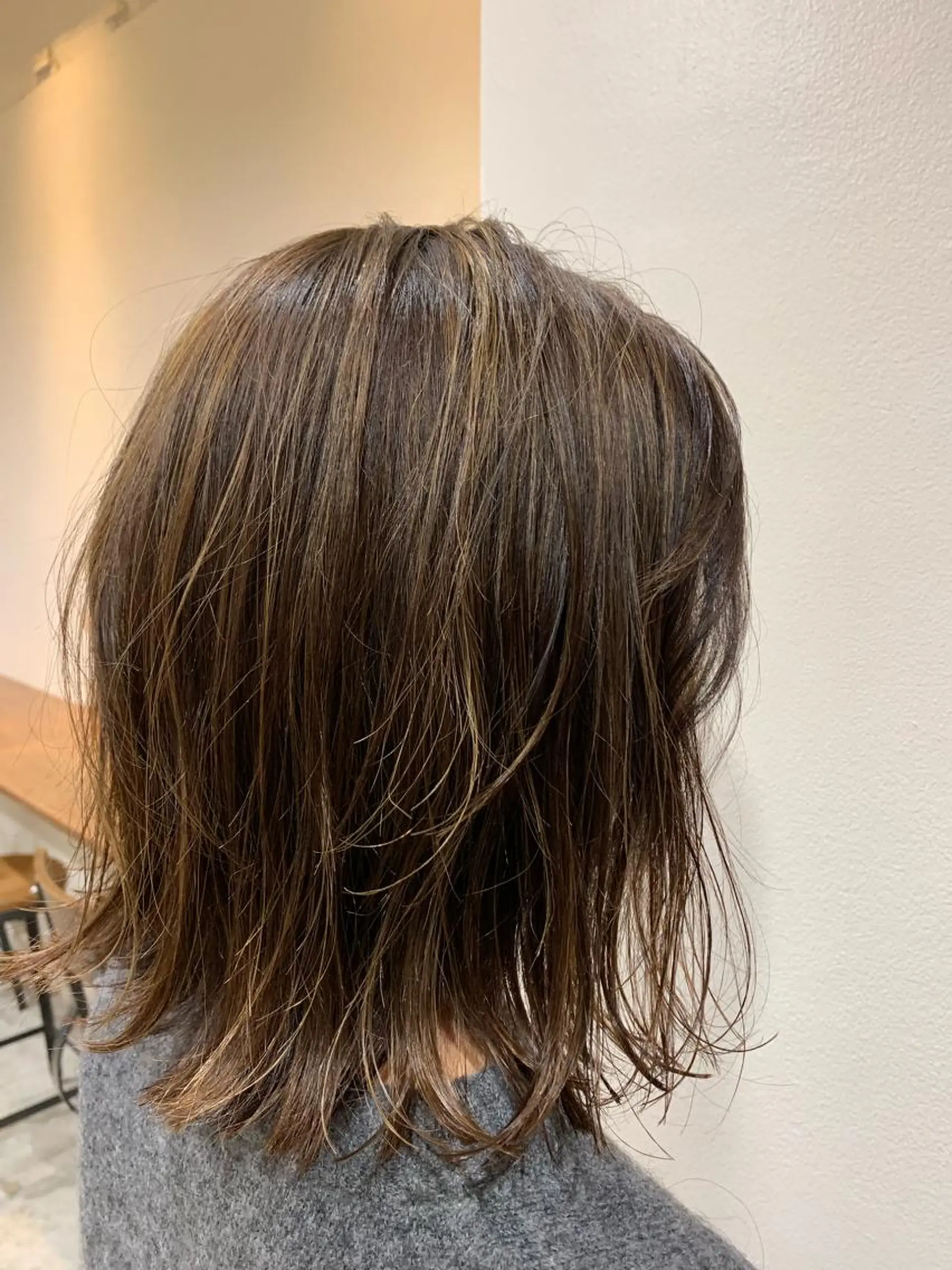 ミディアム カラー ベージュカラー 外ハネヘア カット ヘアカラー トリートメント 山崎 澪 レイヤーカット/大宮のヘアスタイル