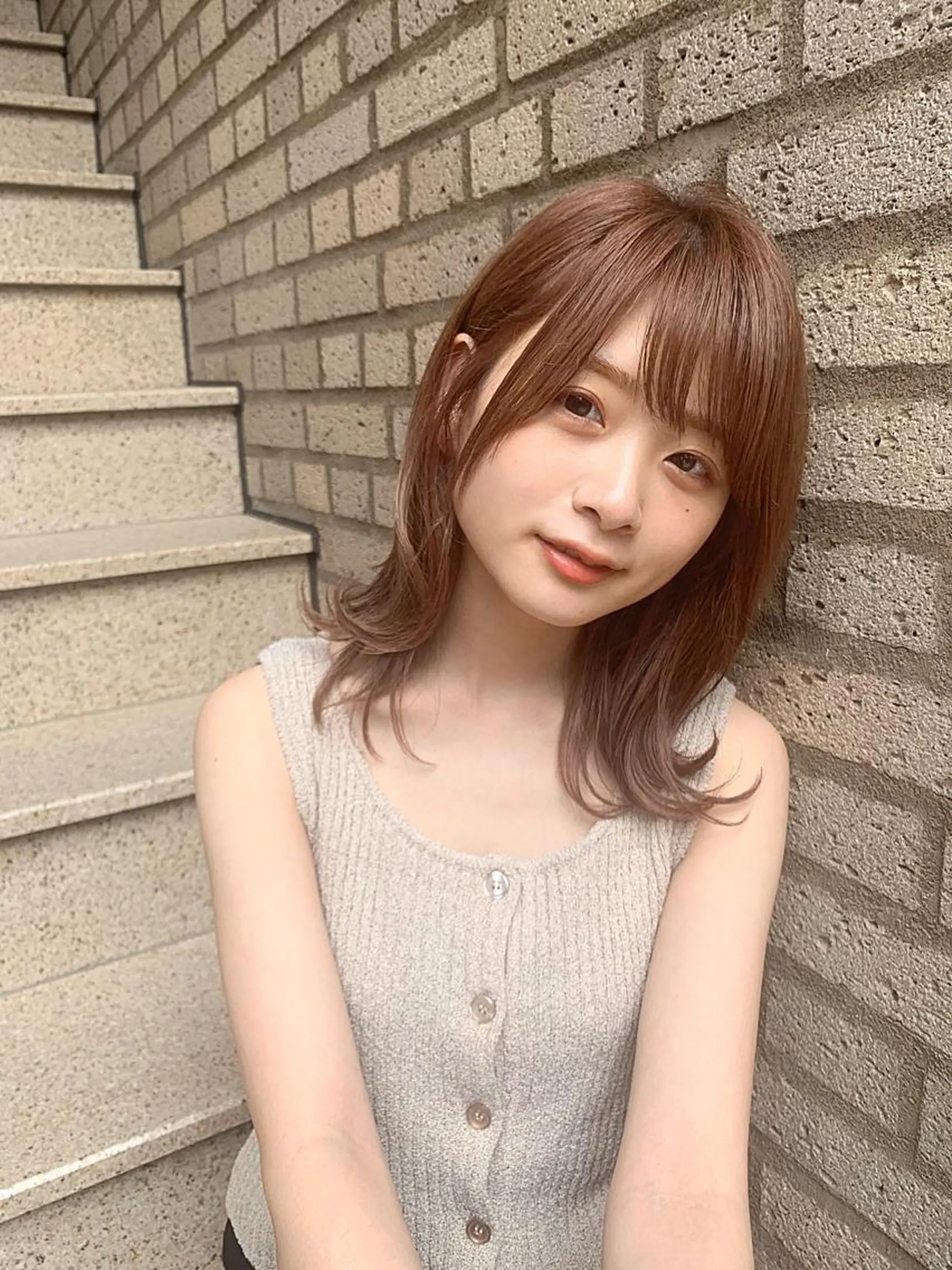 セミロング カラー ベージュカラー レイヤーカット ヘアカラー トリートメント chama レイヤーカットのヘアスタイル