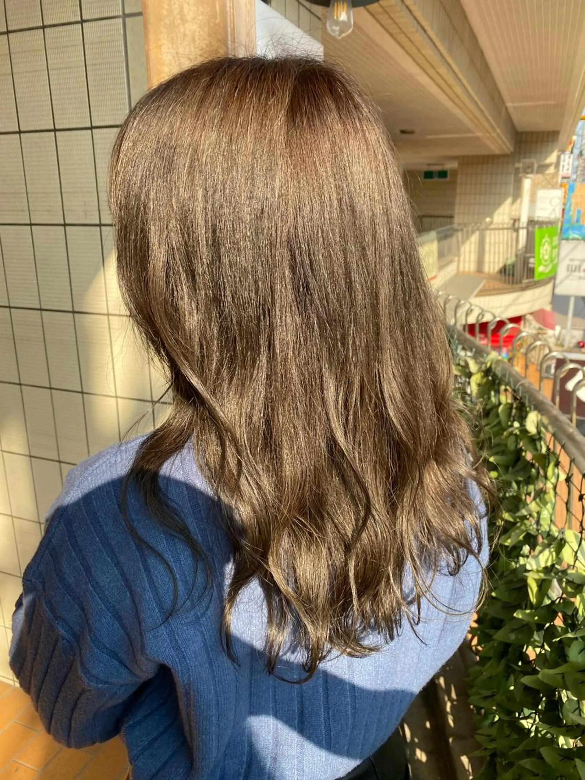 セミロング カラー ベージュカラー オリーブベージュ ヘアカラー ELLE&SALLY 石野のヘアスタイル