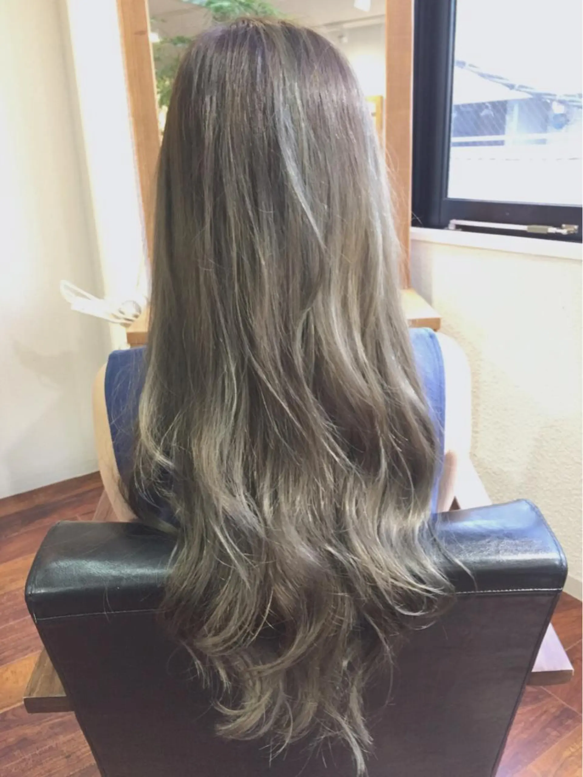 ロング カラー アディクシーカラー ブリーチ 透明感カラー グラデーションカラー グレージュ 小木曽智美 /ボブ/ショートのヘアスタイル