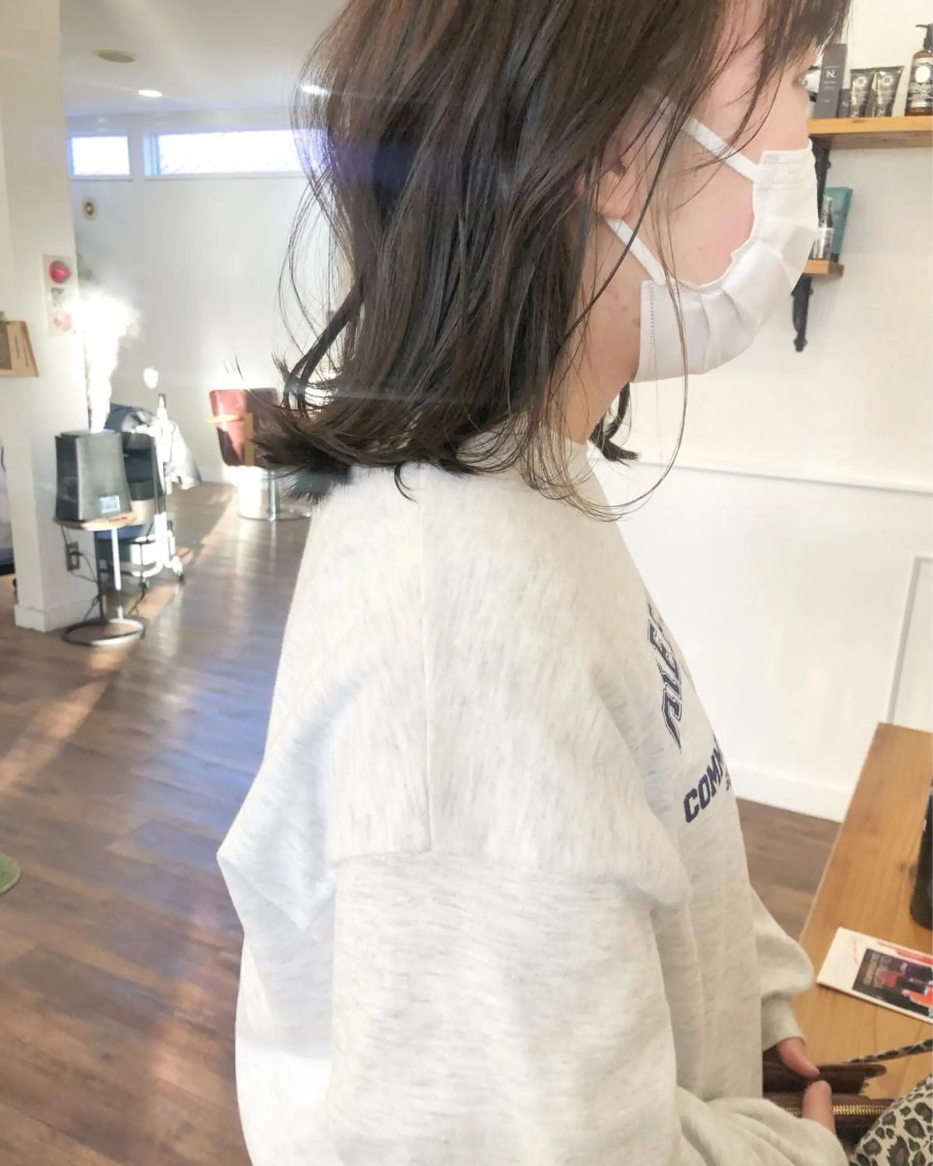 セミロング カラー ベージュカラー インナーカラー ホワイトベージュ カット ヘアカラー 江原 彩華のヘアスタイル