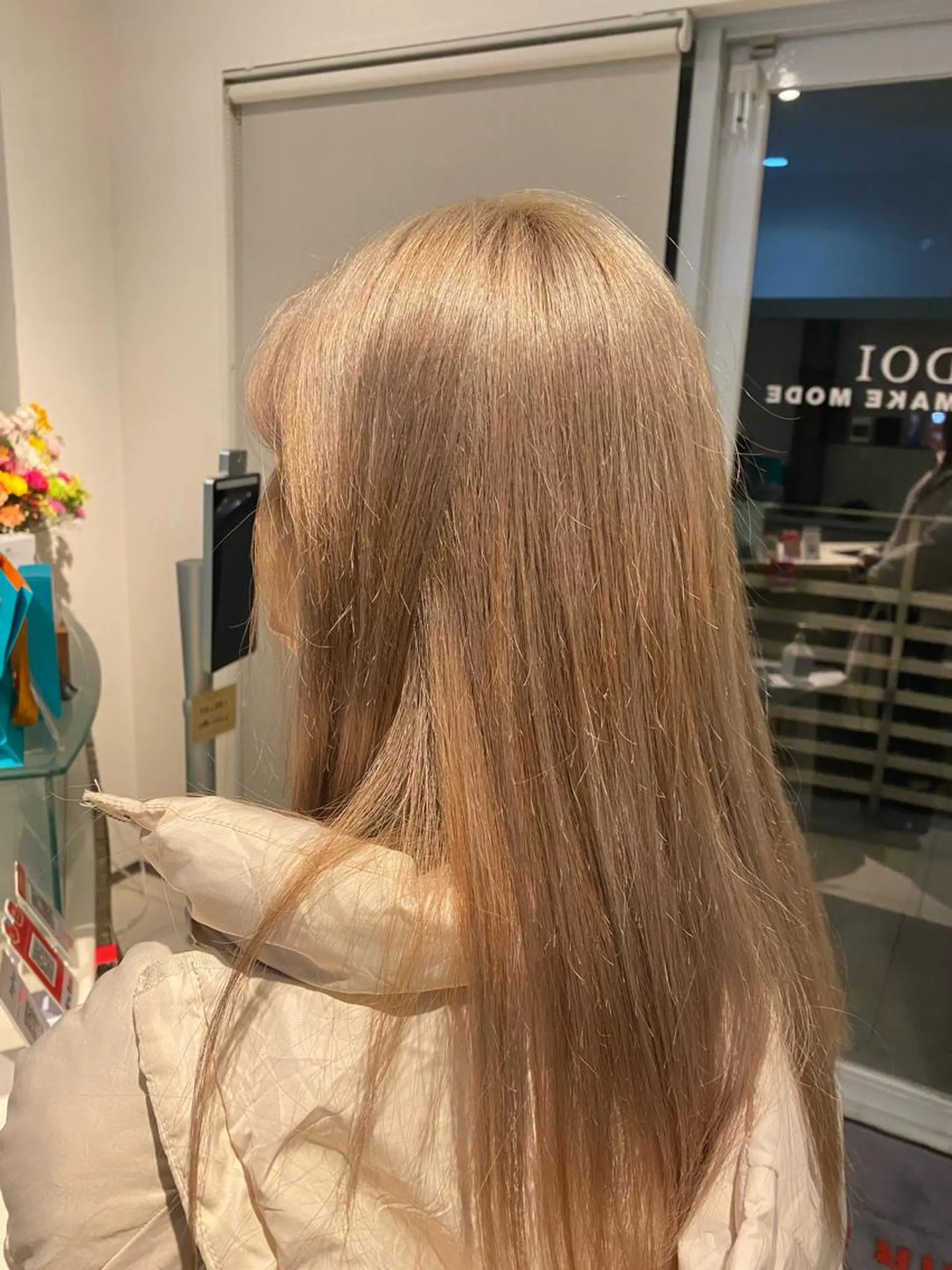ロング カラー ベージュカラー ブリーチ 透明感カラー ミルクティーベージュ ヘアカラー DOI   HAIR MAKE MODE所属・土井 祐之介のヘアスタイル