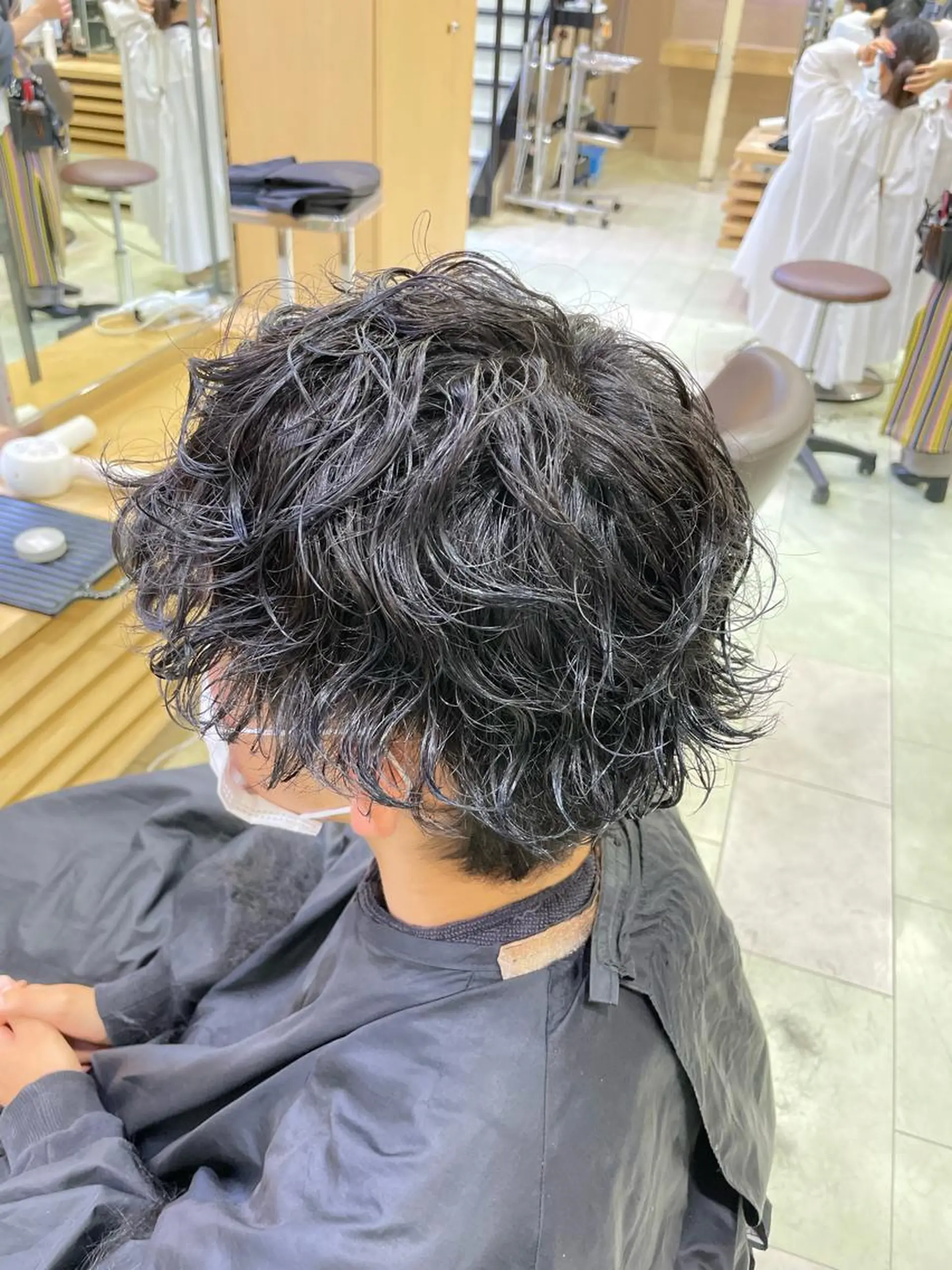 カラー パーマ メンズ ウルフ/センタ- パート【ナナミ】のヘアスタイル