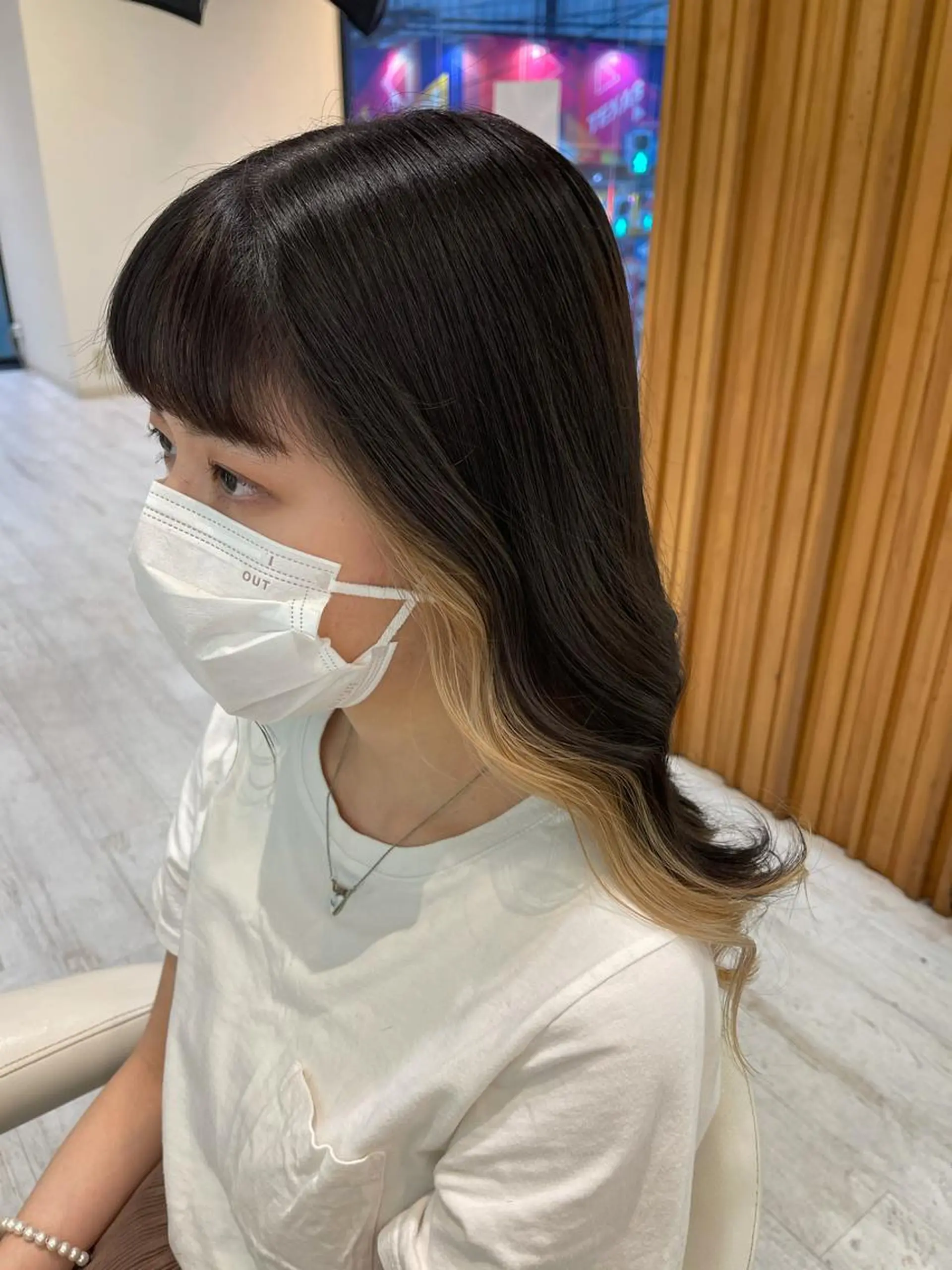 セミロング カラー カット ヘアカラー デザインカラー、艶髪 大塚　耕平のヘアスタイル