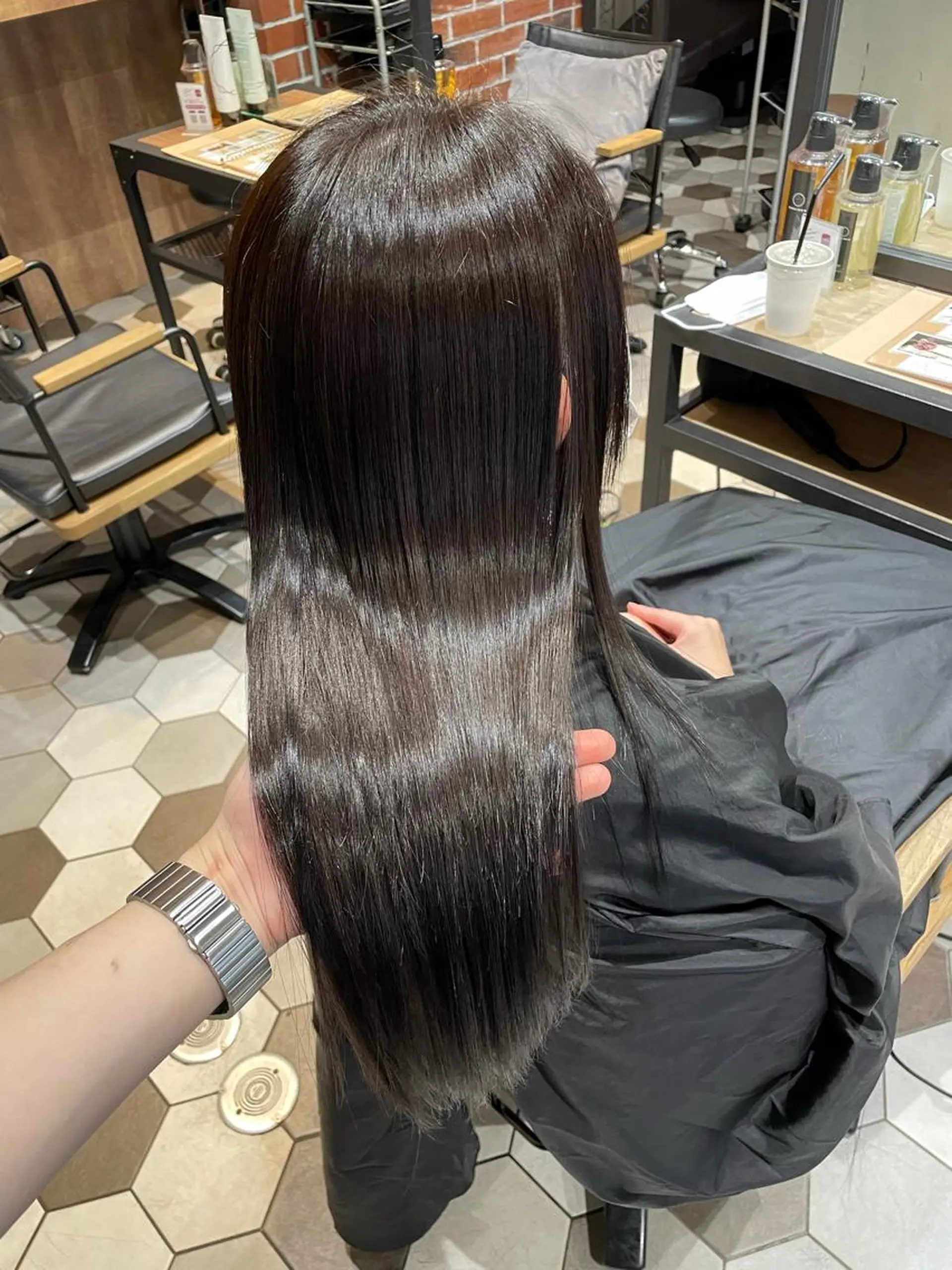 セミロング カット ヘアカラー 縮毛矯正 トリートメント 髪質改善、縮毛矯正 酸性縮毛矯正のヘアスタイル