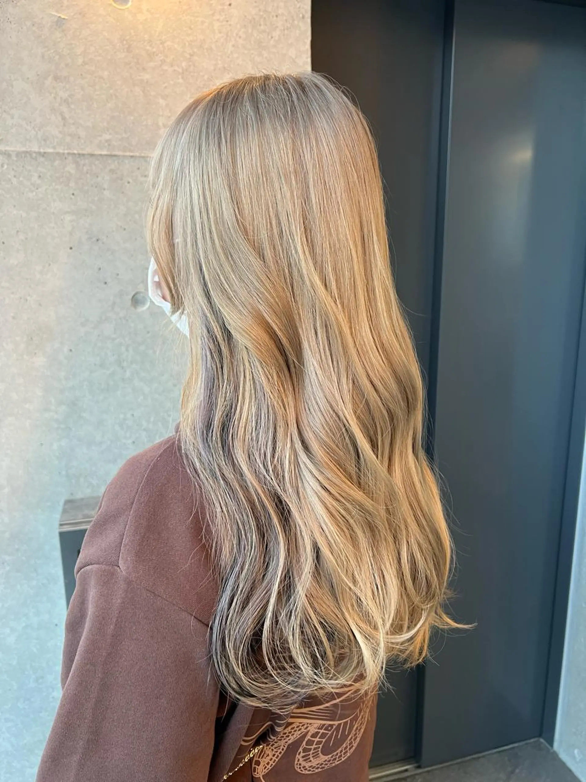ロング カラー シールエクステ アディクシーカラー アッシュ バレイヤージュ ベージュカラー ヘアカラー ＤＥＳＴ所属・吉野 瑳桜のヘアスタイル
