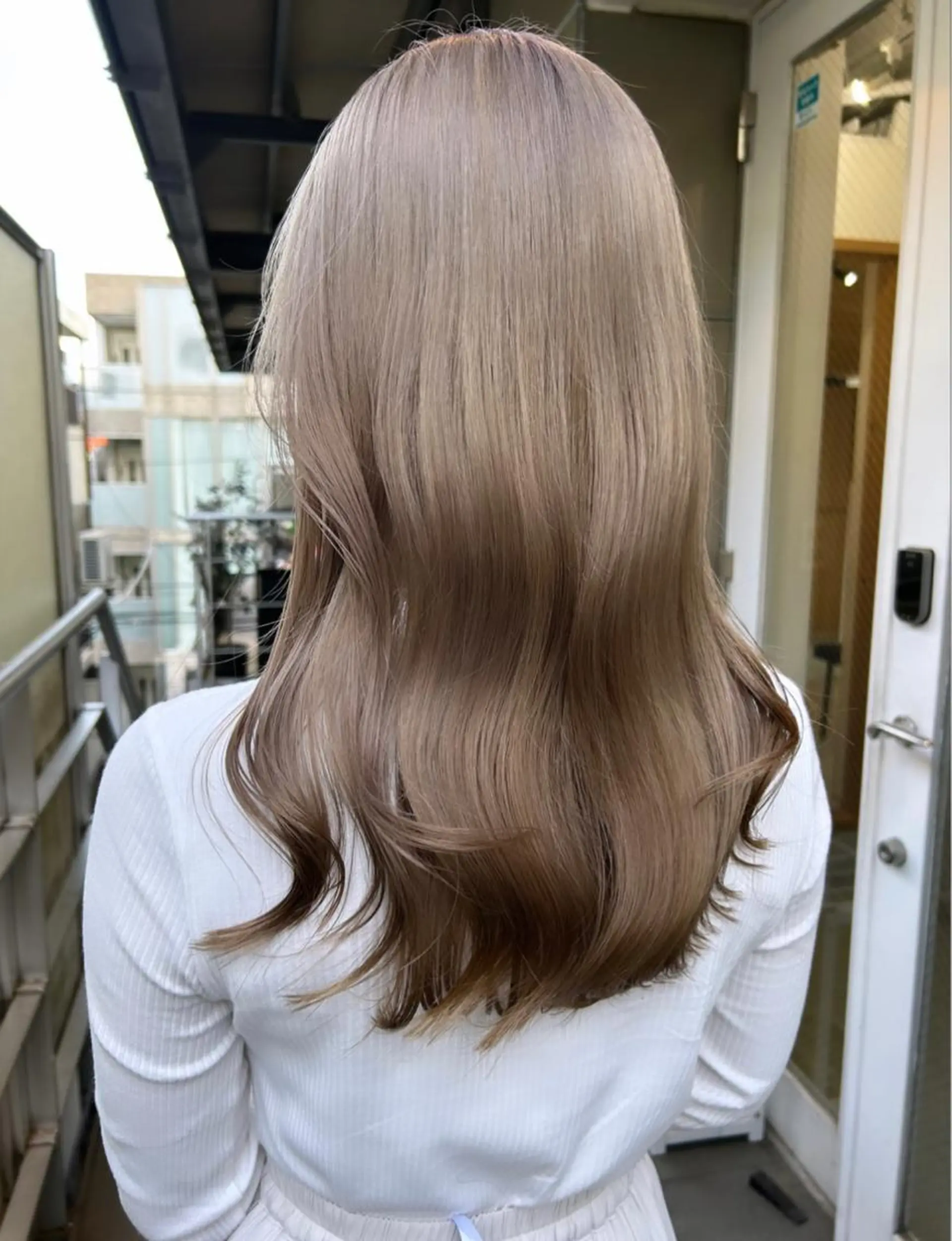 ロング カラー ベージュカラー ミルクティーベージュ カット ヘアカラー トリートメント 🧸艶々韓国ヘア 🧁mizunaのヘアスタイル