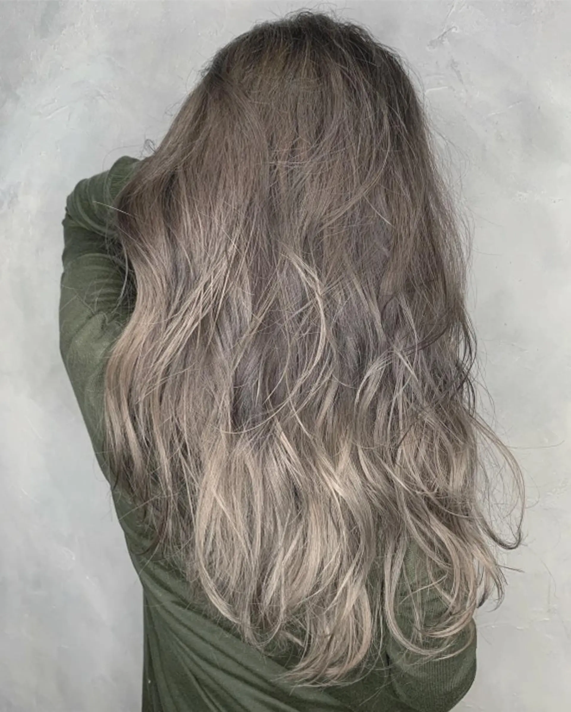 ロング カラー バレイヤージュ ブロンド デザインカラー レイヤーカット ロング N° aria 三軒茶屋のヘアスタイル