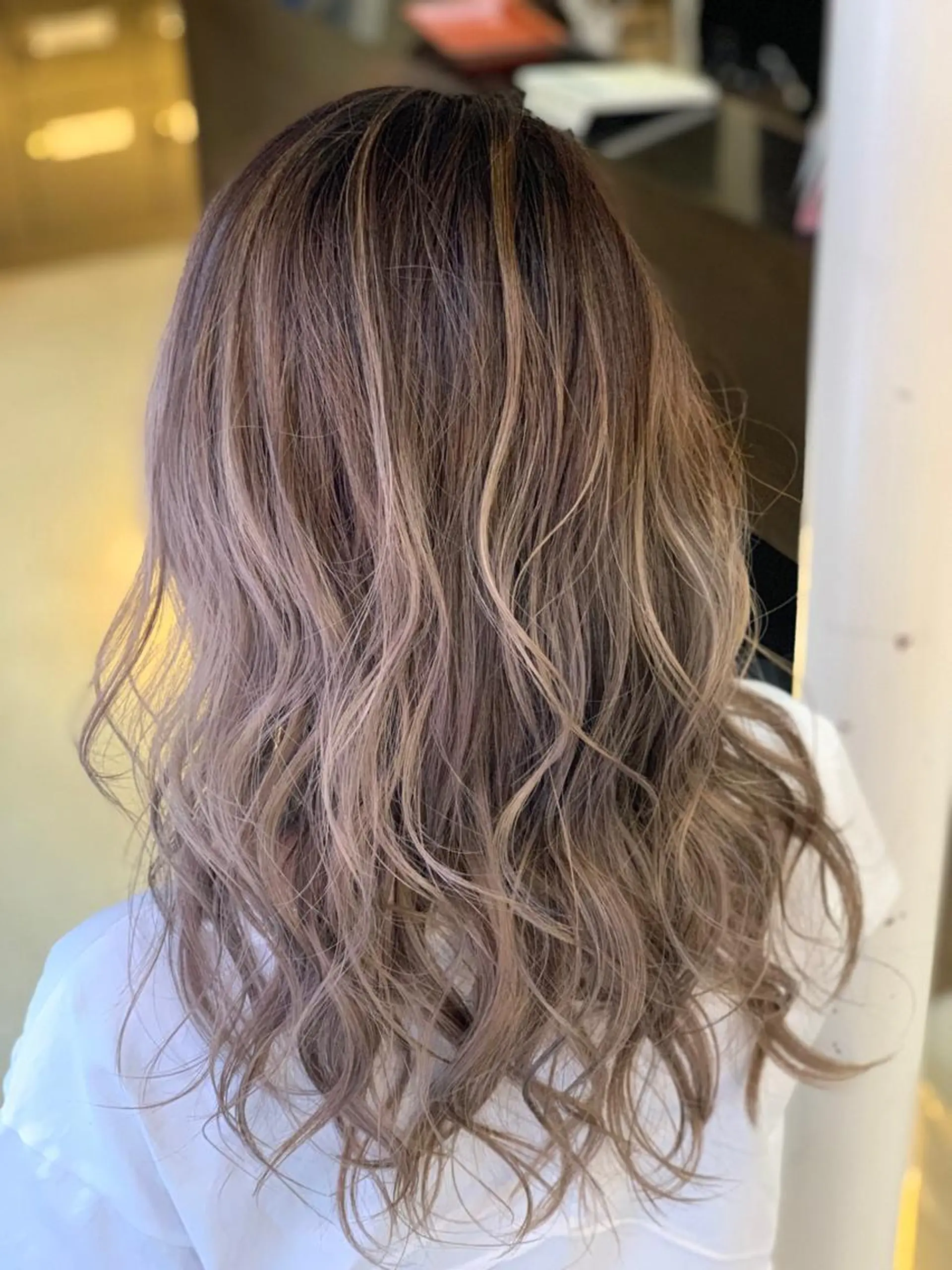 セミロング カラー バレイヤージュ ベージュカラー ホワイトベージュ レイヤーカット ✂️大門 巧✂️ LAFF難波店のヘアスタイル