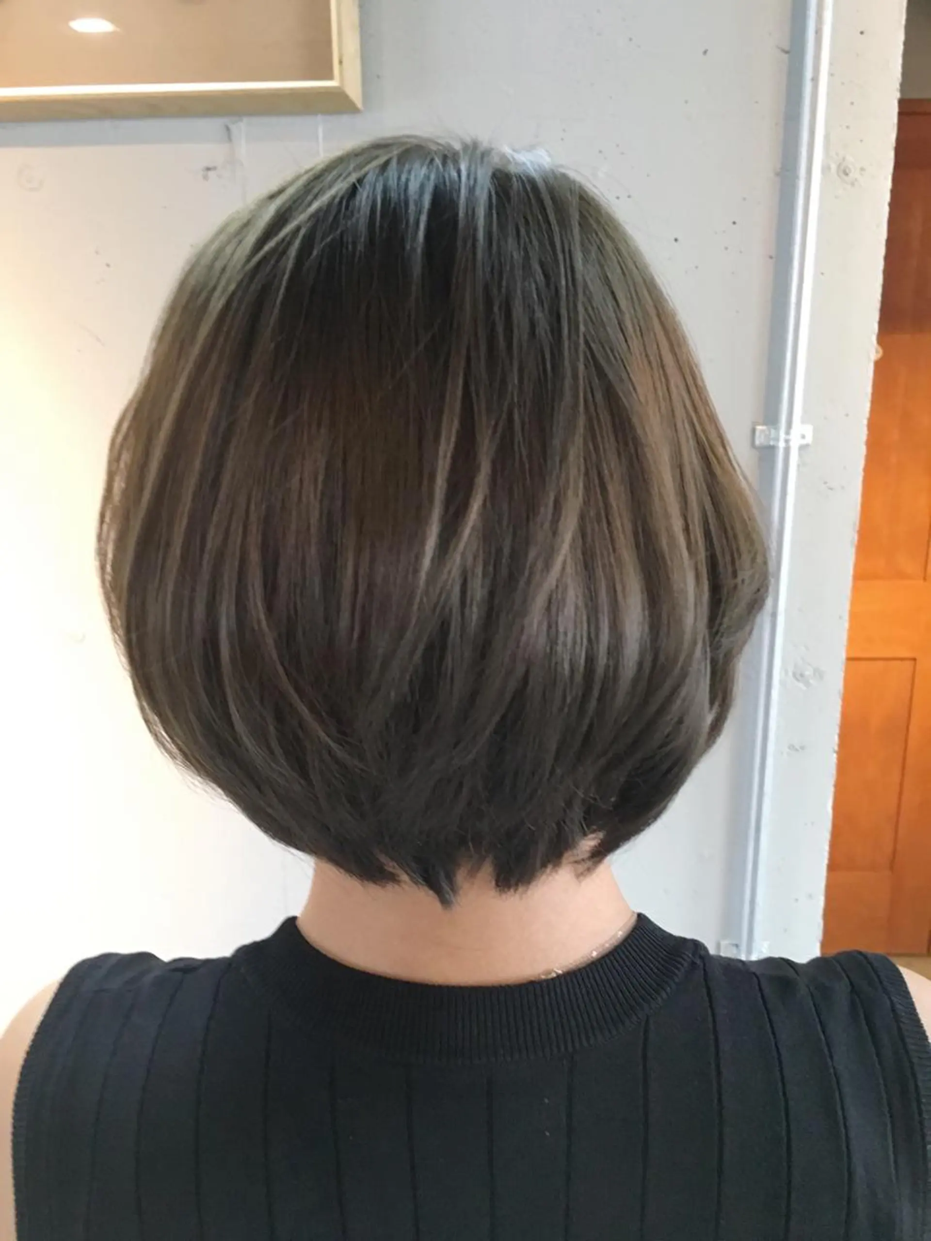 ショート カラー パーマ ブリーチ 透明感カラー グレージュ ブリーチなしカラー 代表 中島貴志のヘアスタイル