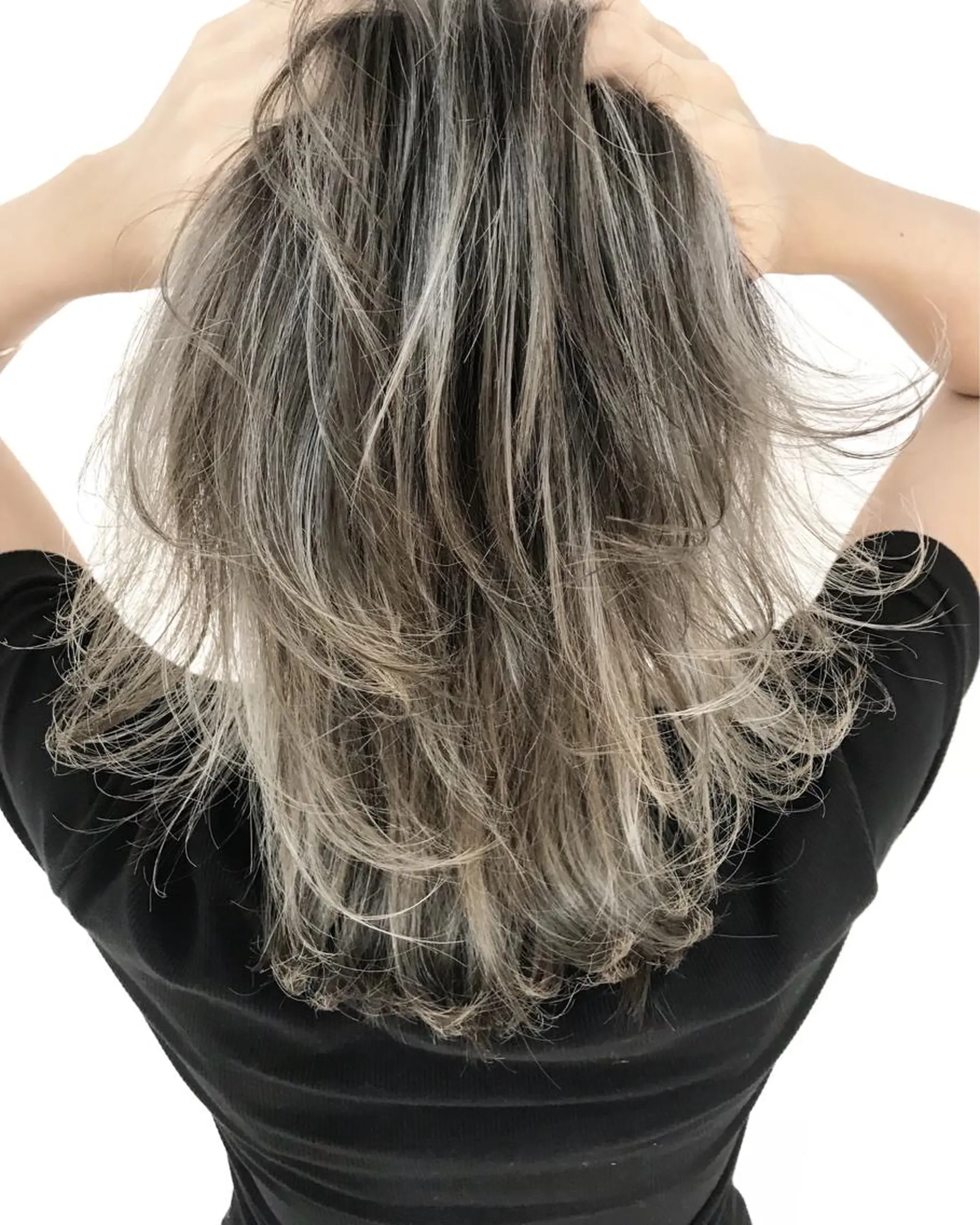 ミディアム カラー アッシュ バレイヤージュ ホワイトアッシュ レイヤーカット カット ヘアカラー grow【グロウ】恵比寿所属・奥野 貴史　代表　レイヤーのヘアスタイル