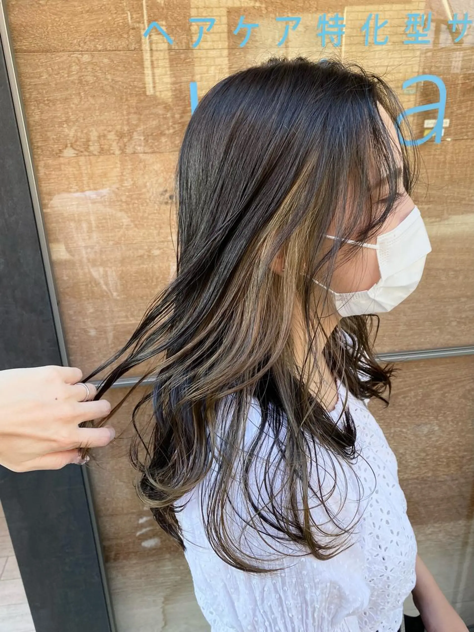 ロング カラー ベージュカラー インナーカラー ヘアカラー トリートメント newi 京橋 【yuuki】のヘアスタイル