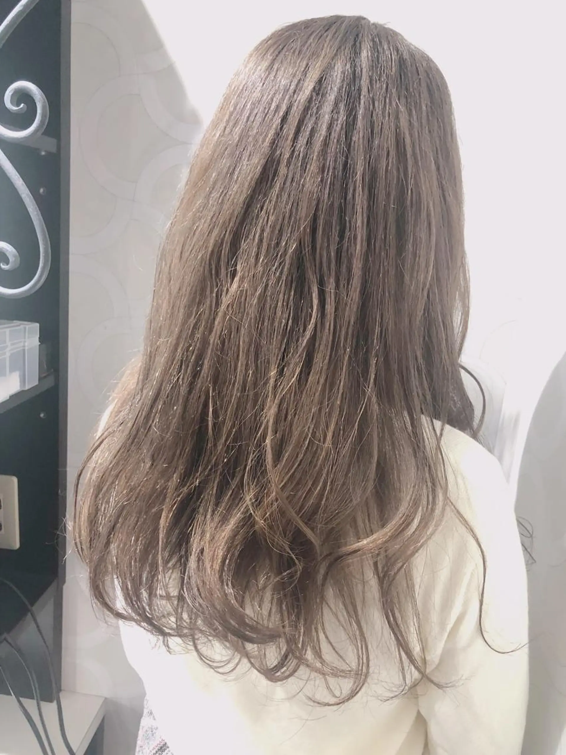 ロング カラー ベージュカラー ブリーチ ミルクティーベージュ 艶髪モテヘア ♡tomimaのヘアスタイル