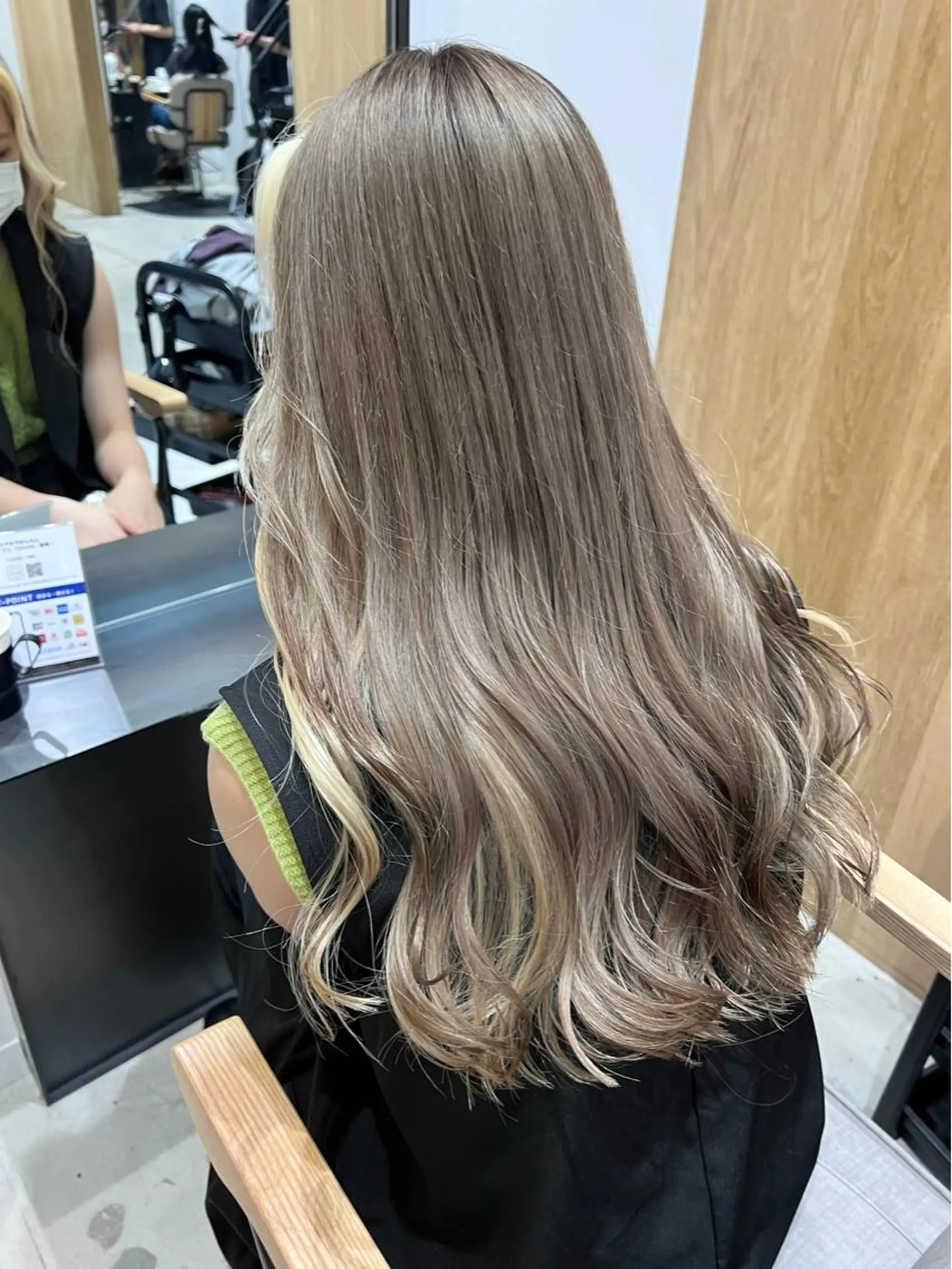 ロング カット ヘアカラー トリートメント ally hairsalon所属・Emi .のヘアスタイル