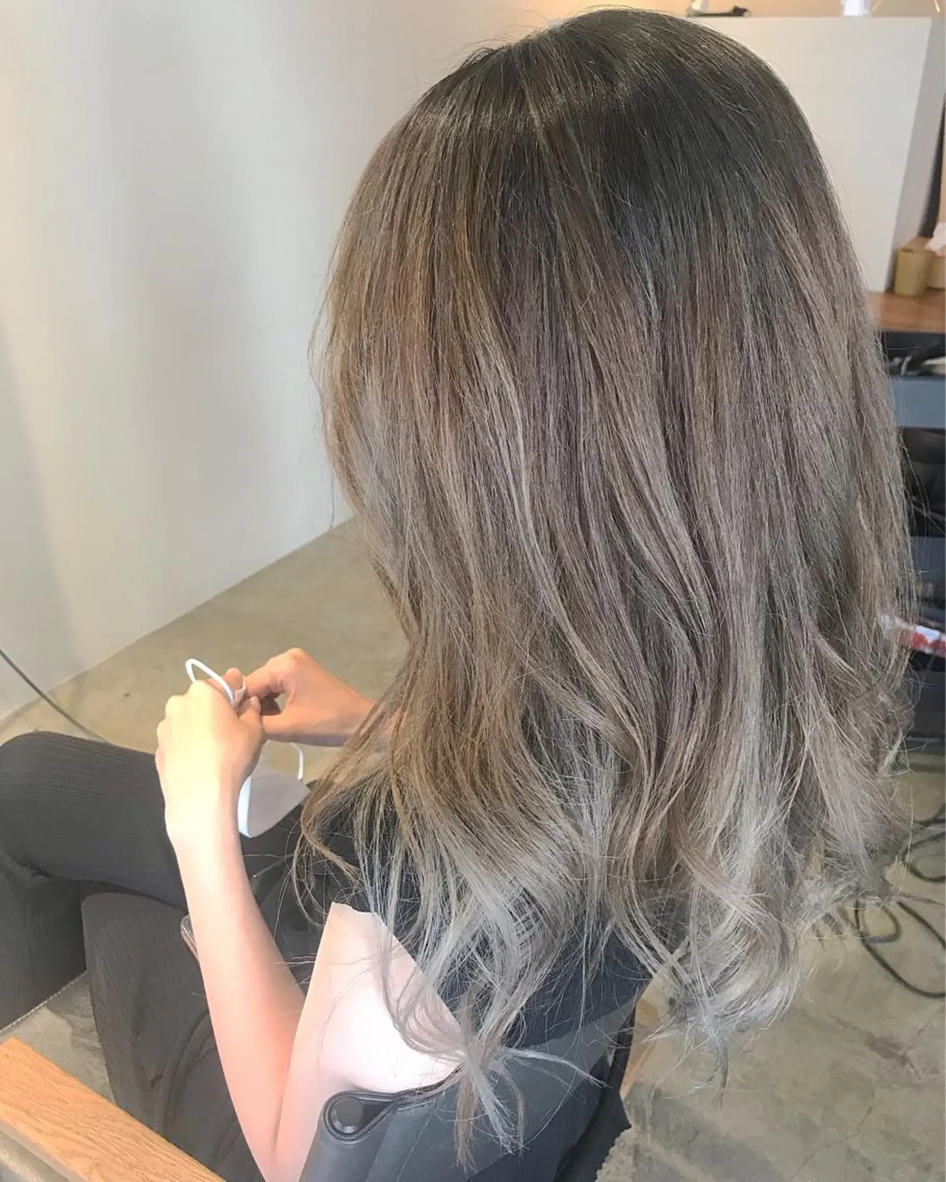 セミロング カラー アッシュ ブリーチ ケアブリーチ ハイライトカラー ハイライト Ｒ HAIR SALON所属・RHAIRSALON 西山梓のヘアスタイル