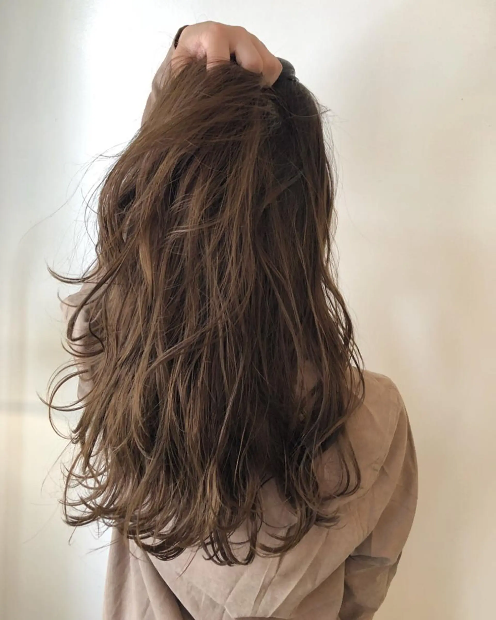 ロング カラー ベージュカラー ブリーチ 透明感カラー カット ヘアカラー h a k u 大倉 卓人のヘアスタイル