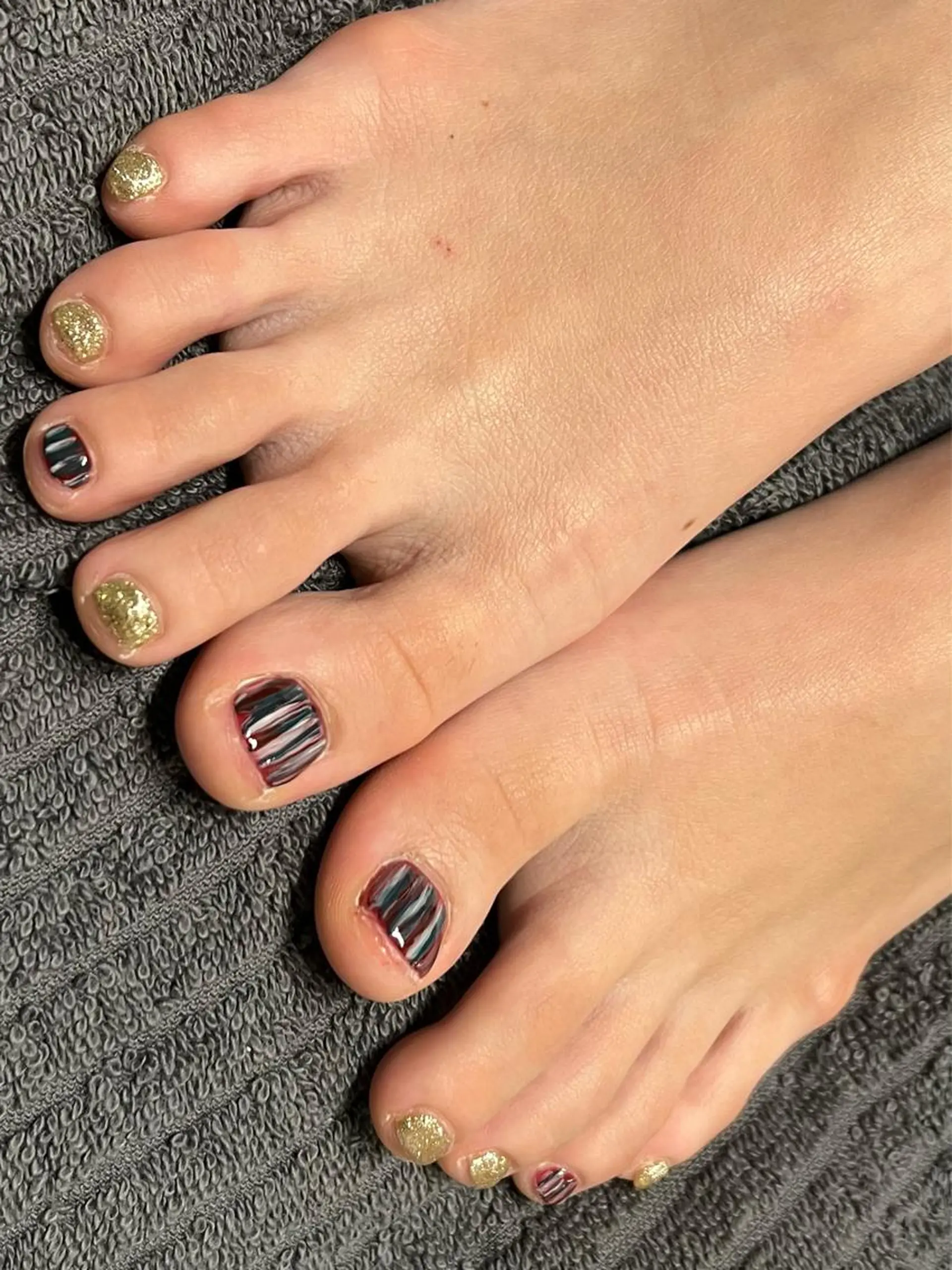 ネイル ボルドー ゴールド グリーン ラメ(グリッター) ホワイト HENRIETTA NAILSALONのネイルデザイン