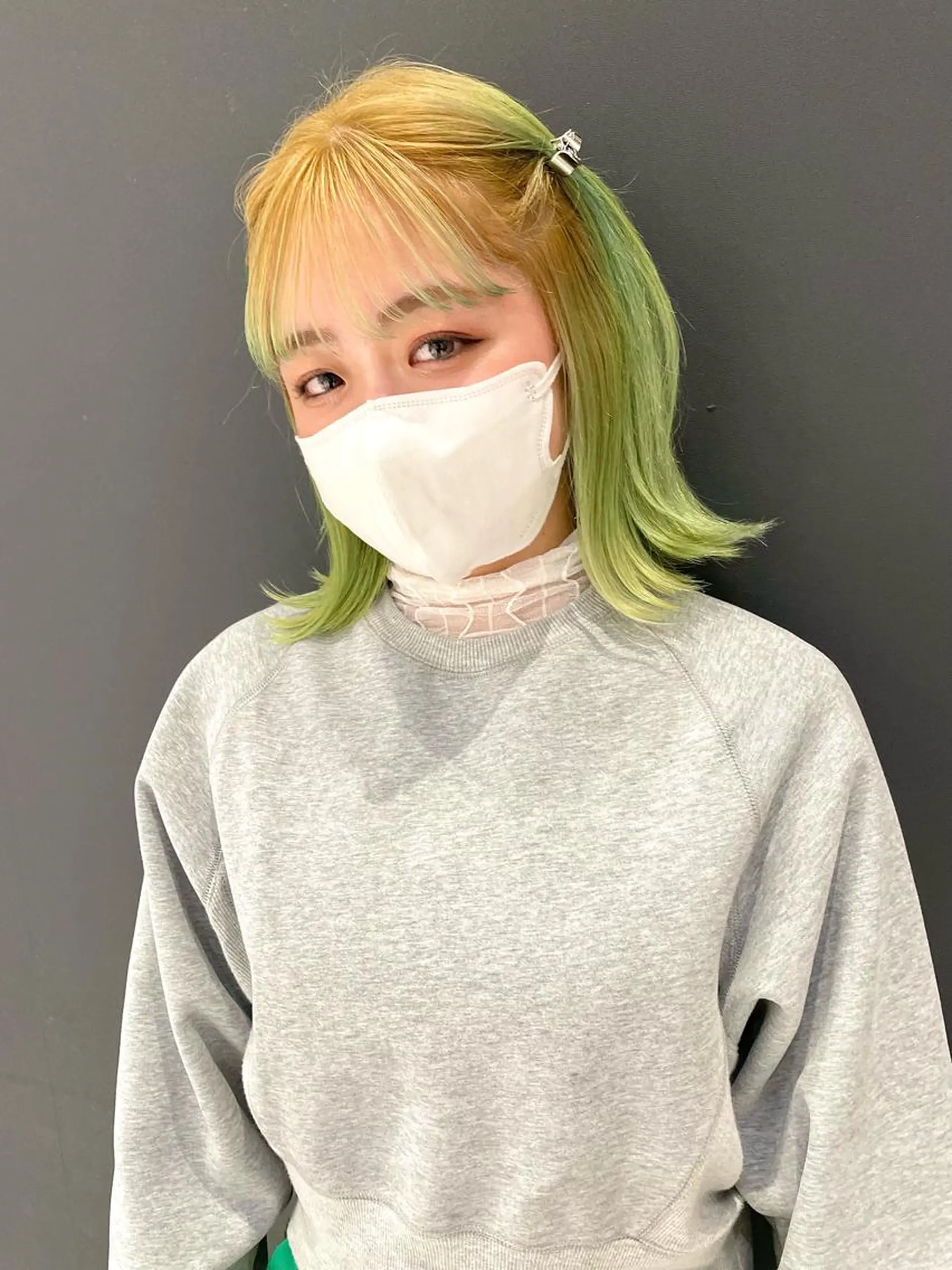 ミディアム カラー ベージュカラー デザインカラー BELLA🌻 木浦心のヘアスタイル
