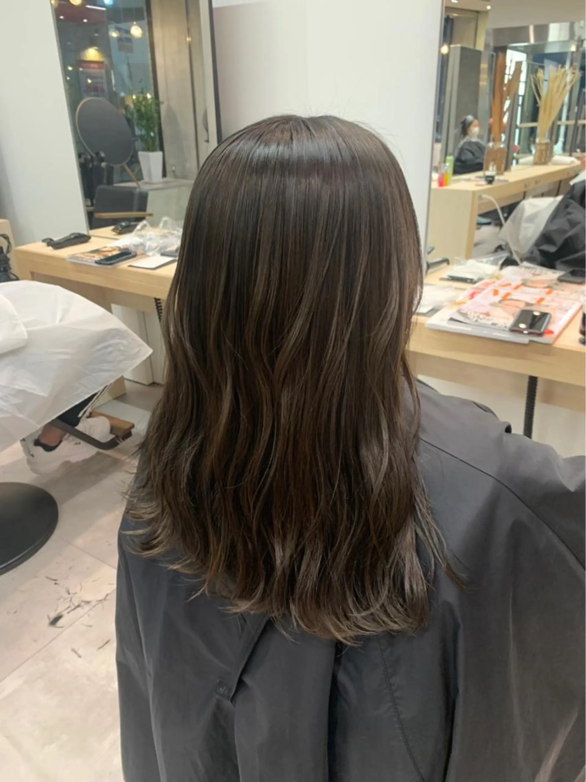 カラー ヘアカラー ハイトーン、ベージュ ボブカット🫧のヘアスタイル