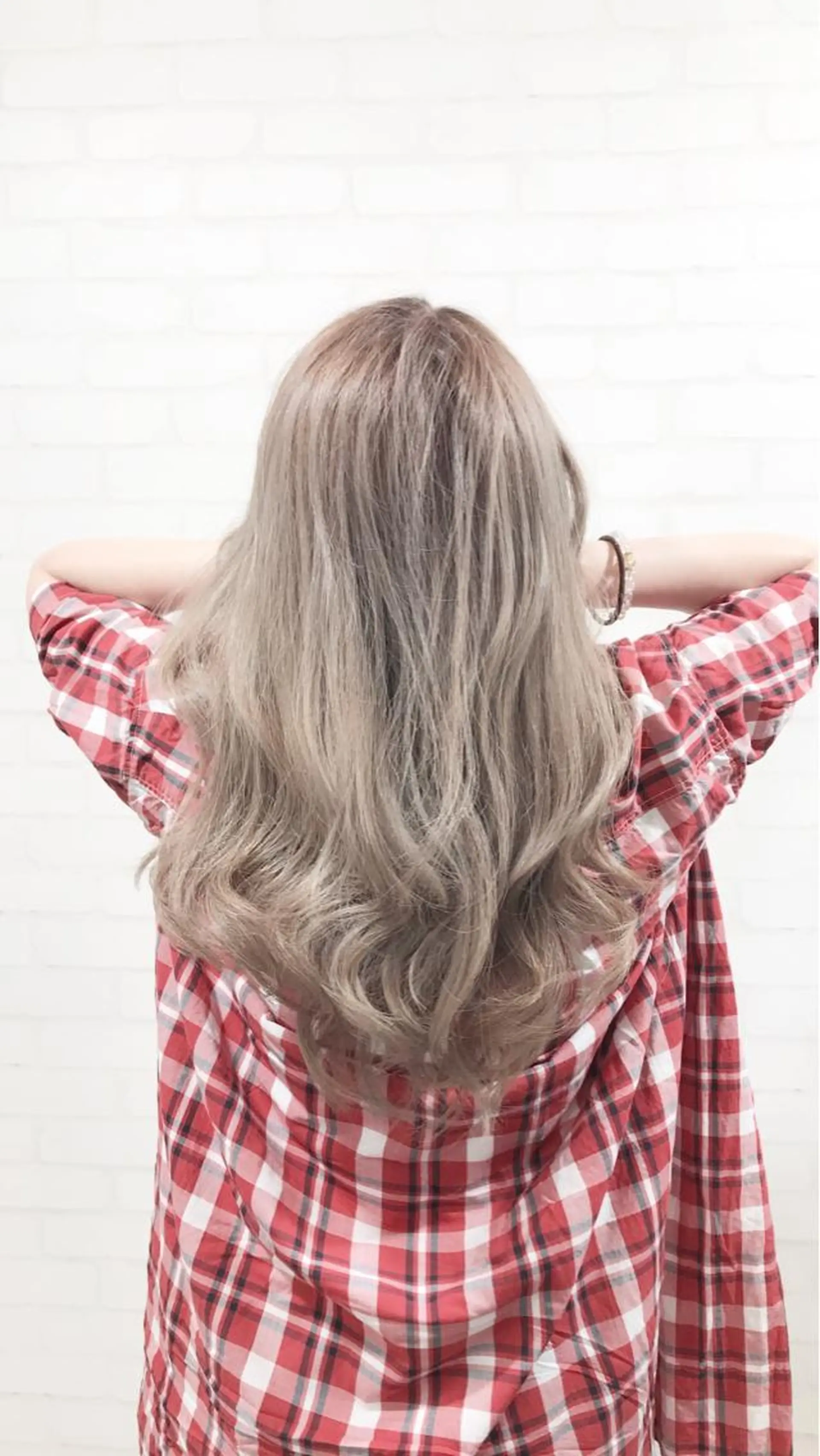 ロング アッシュ ヘアカラー Selene hair OSAKAのヘアスタイル