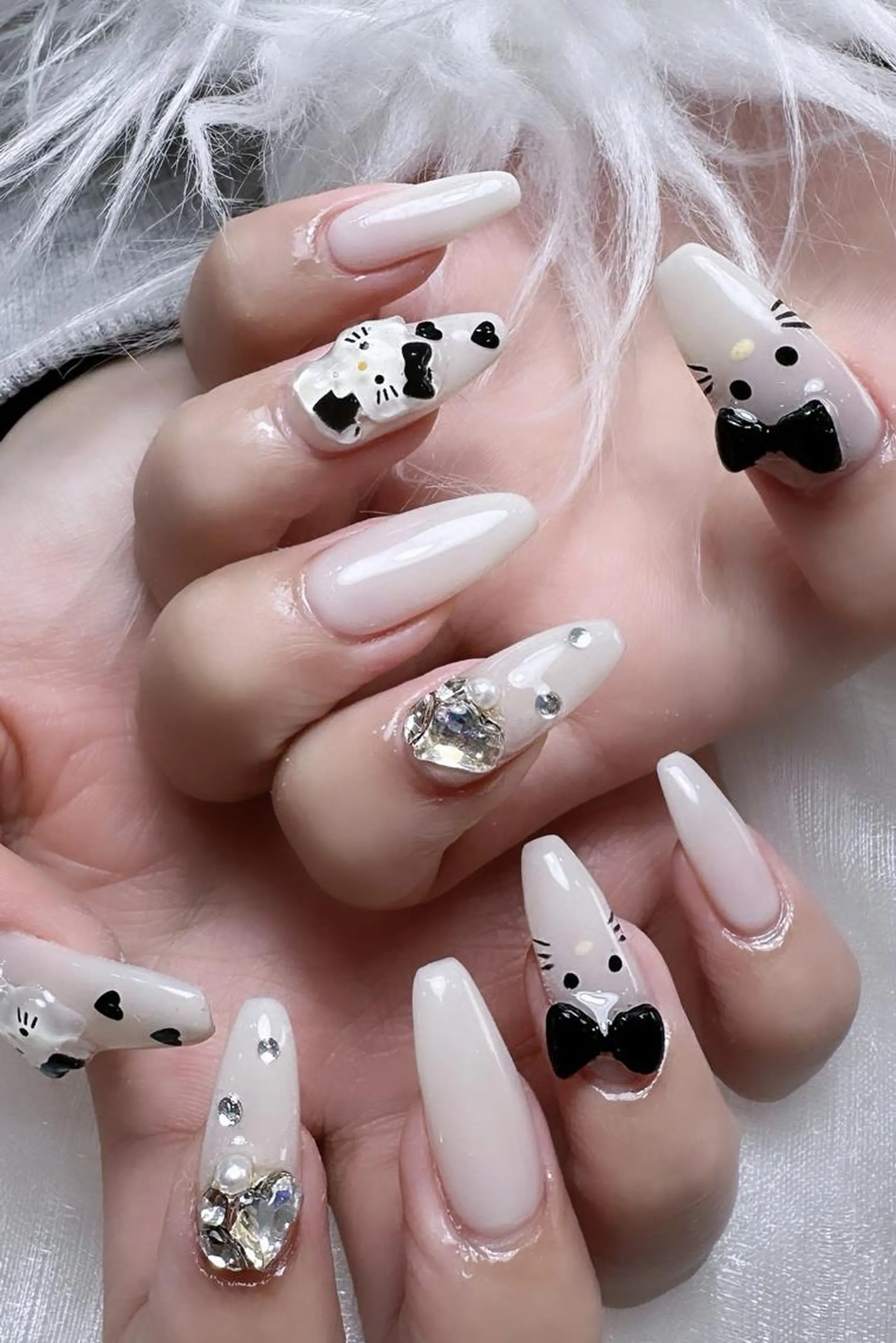 ネイル ハンドネイル Elegant beauty ツルのネイルデザイン