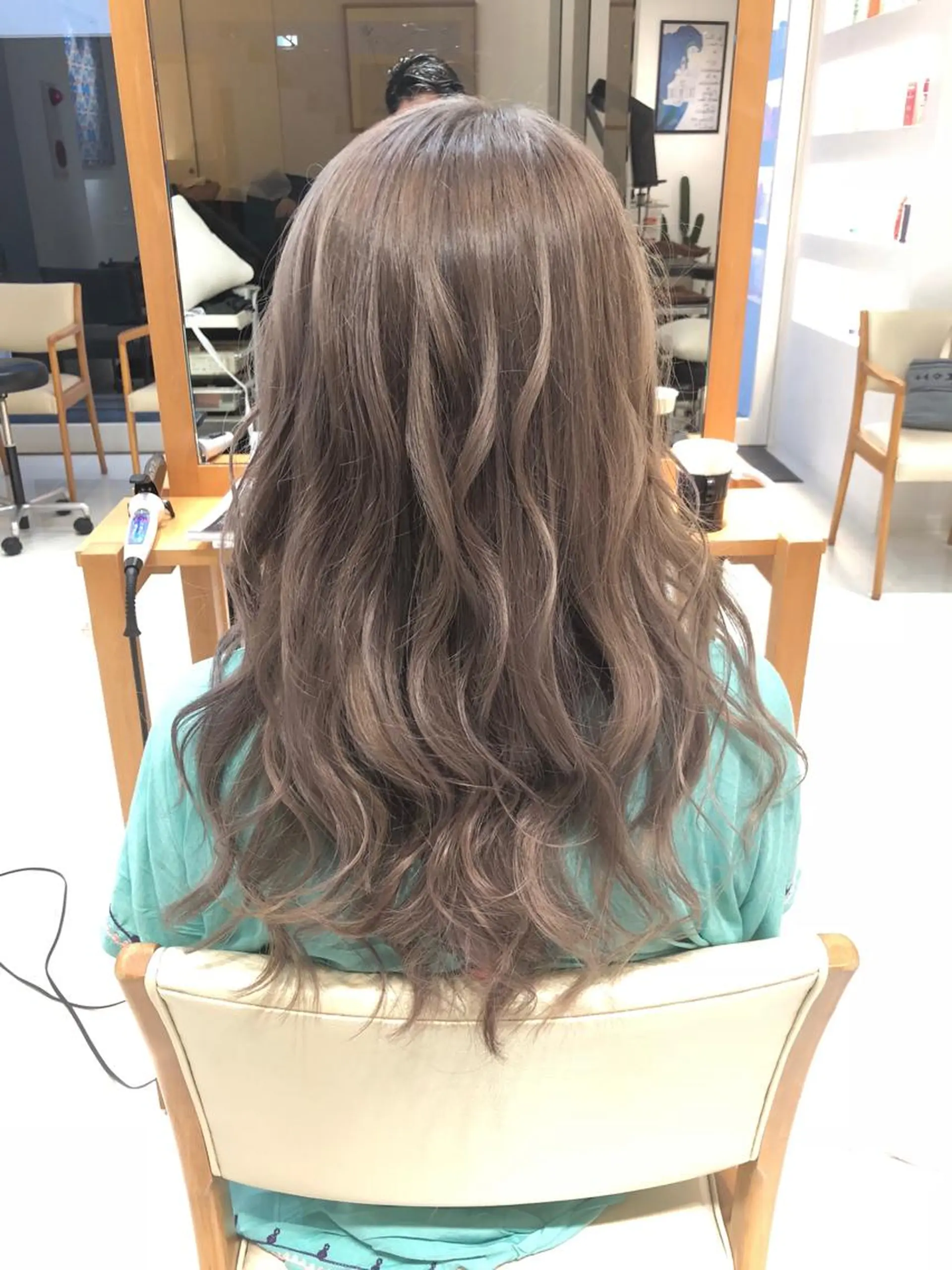 ロング カラー グレージュ ミルクティーグレージュ Days 透明感カラーのヘアスタイル