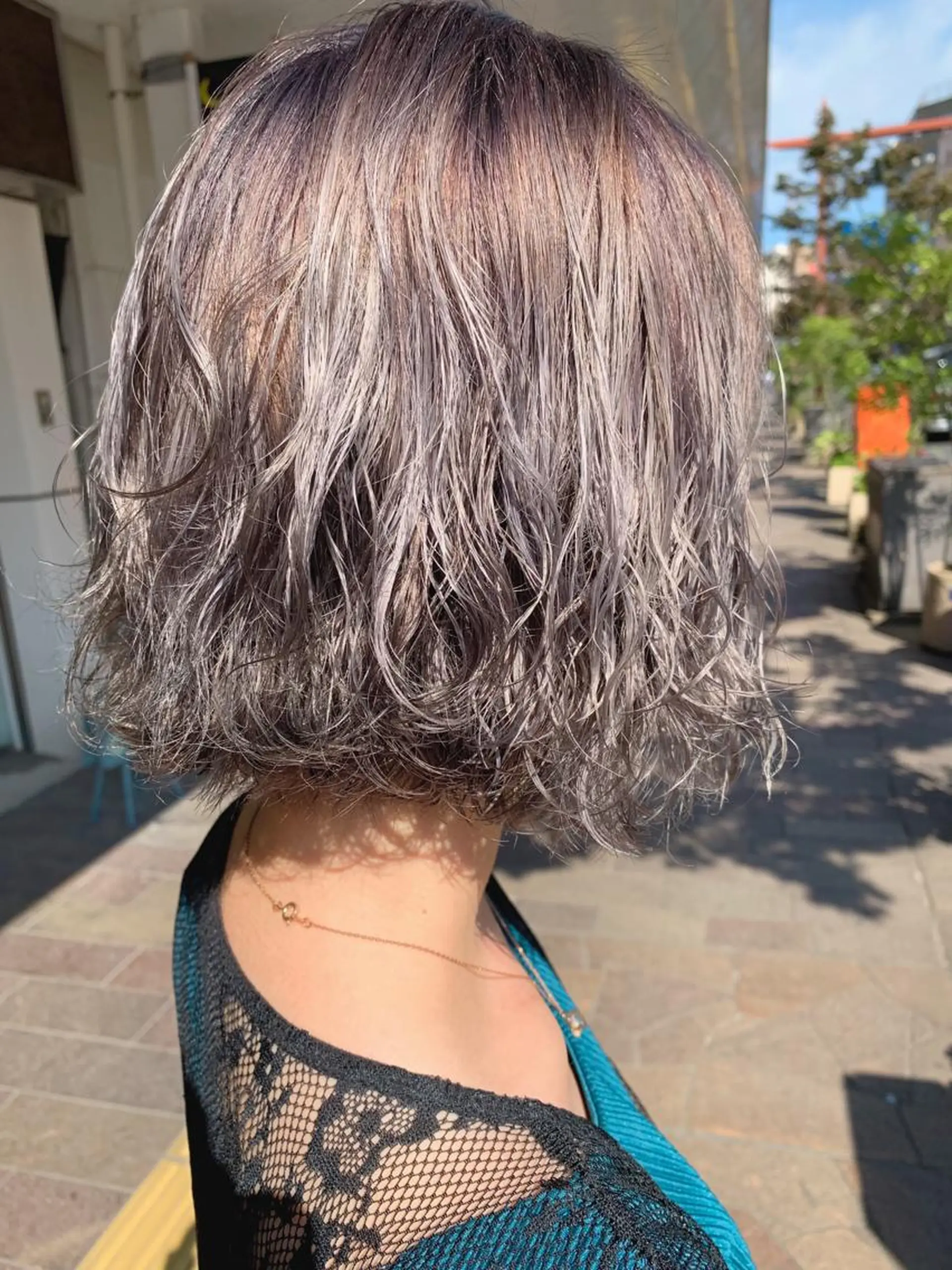 ショート カラー パーマ ブリーチ シルバー ヘアカラー m ā l o.🌷 サカモトマイコのヘアスタイル
