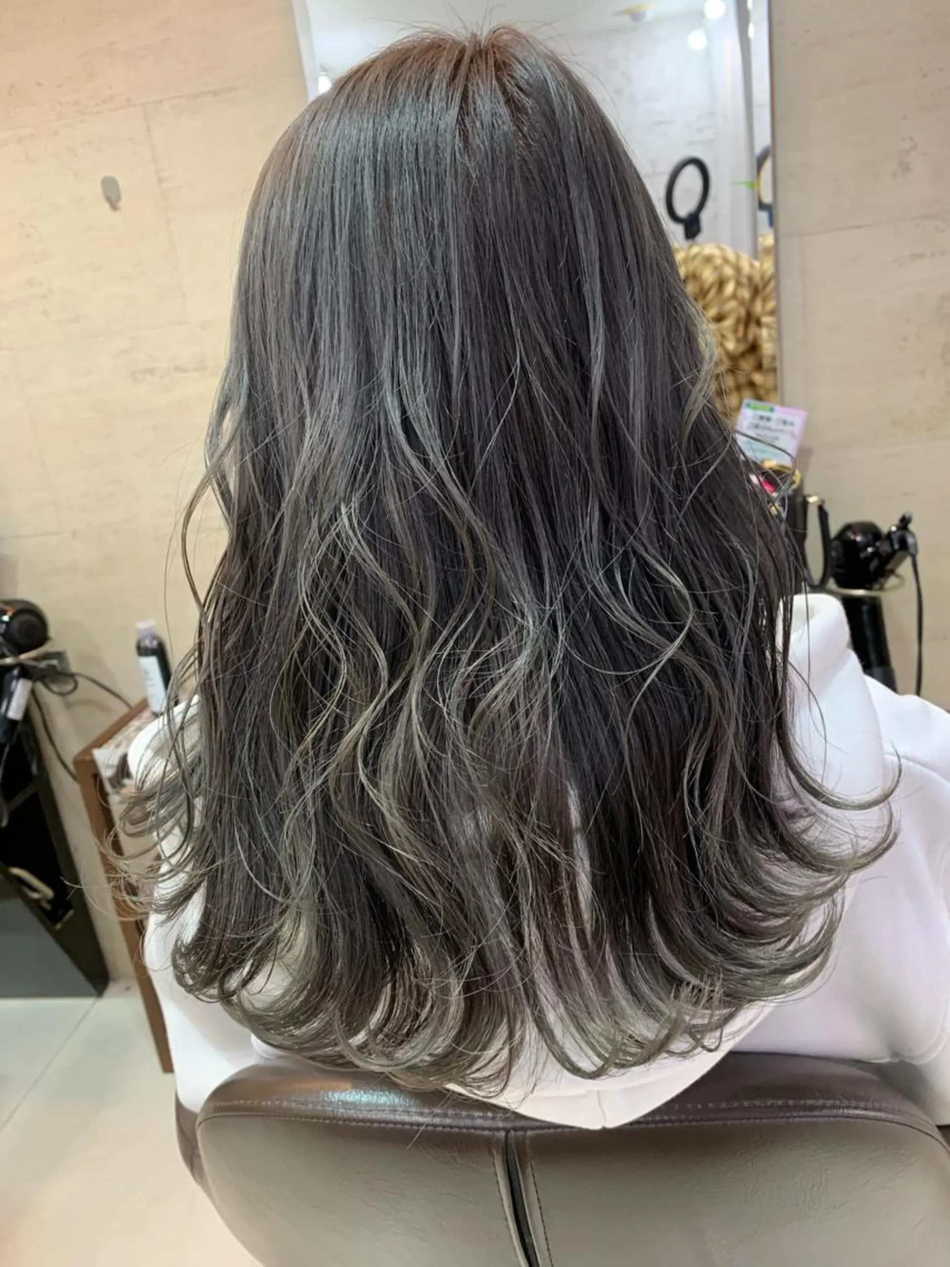 セミロング アッシュ ヘアカラー 🇺🇸ハイライト特 化美容師🇺🇸漆沢のヘアスタイル