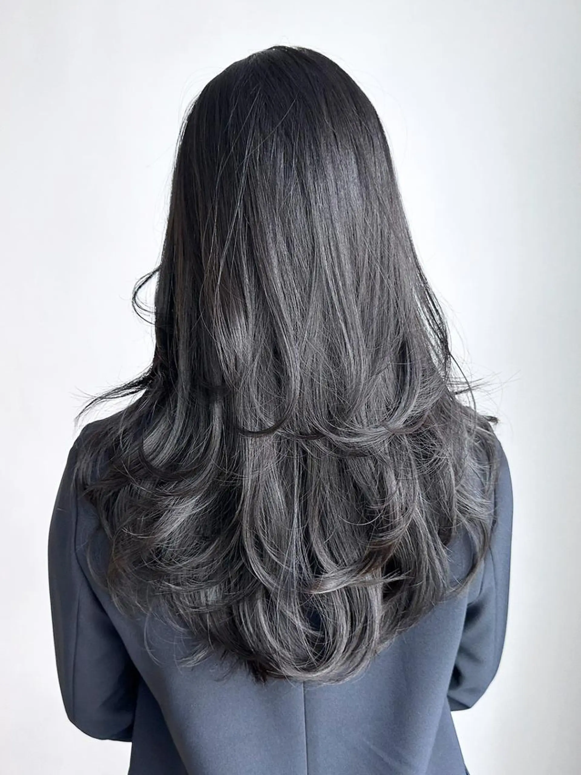 カラー セミロング 顔まわりレイヤー レイヤーカット ITbyALBUM 八王子店のヘアスタイル