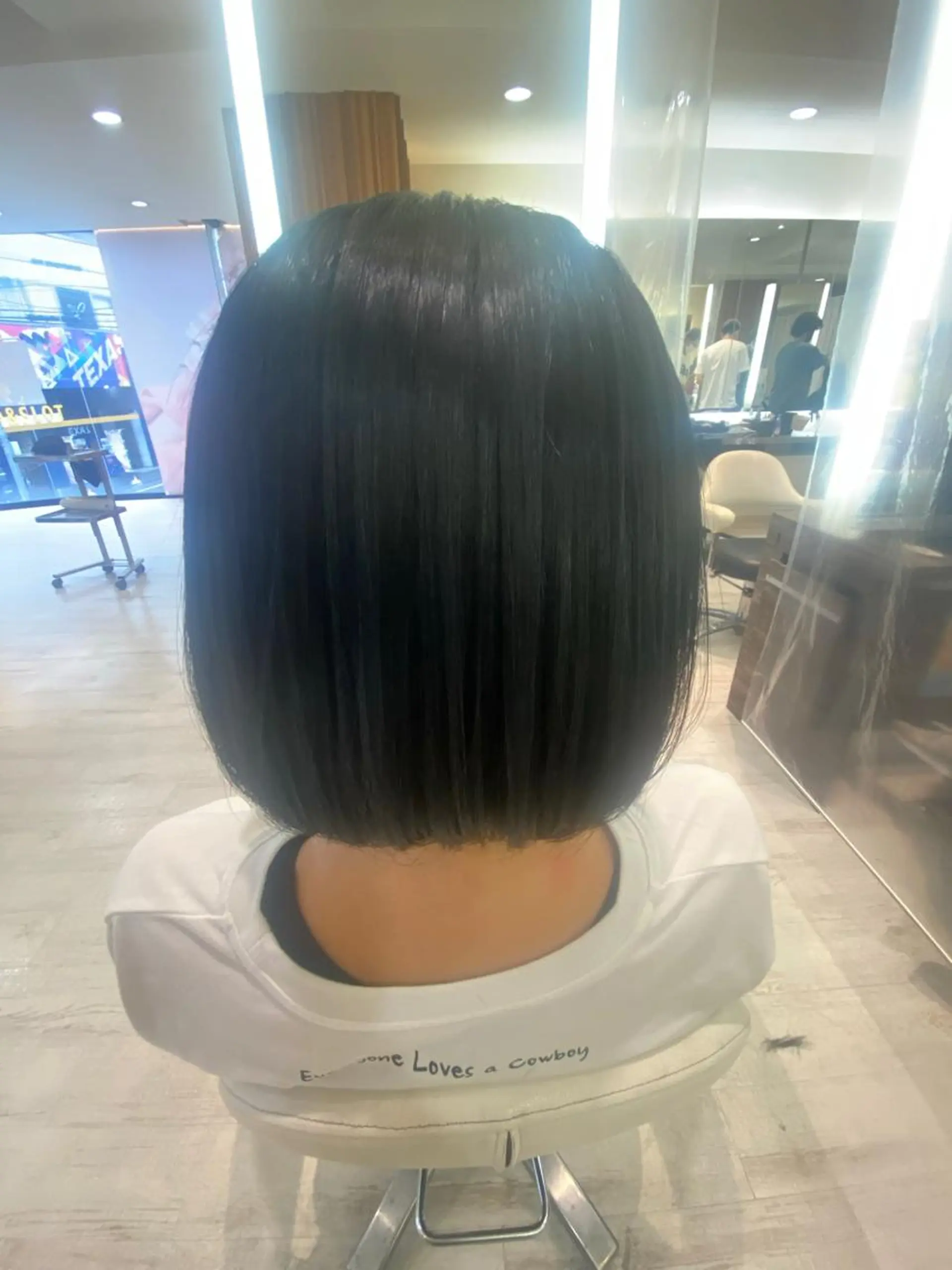ショート カラー 黒髪 ブルーカラー ブルーブラック ボブ ベージュ/インナー カラー🤍Rieのヘアスタイル
