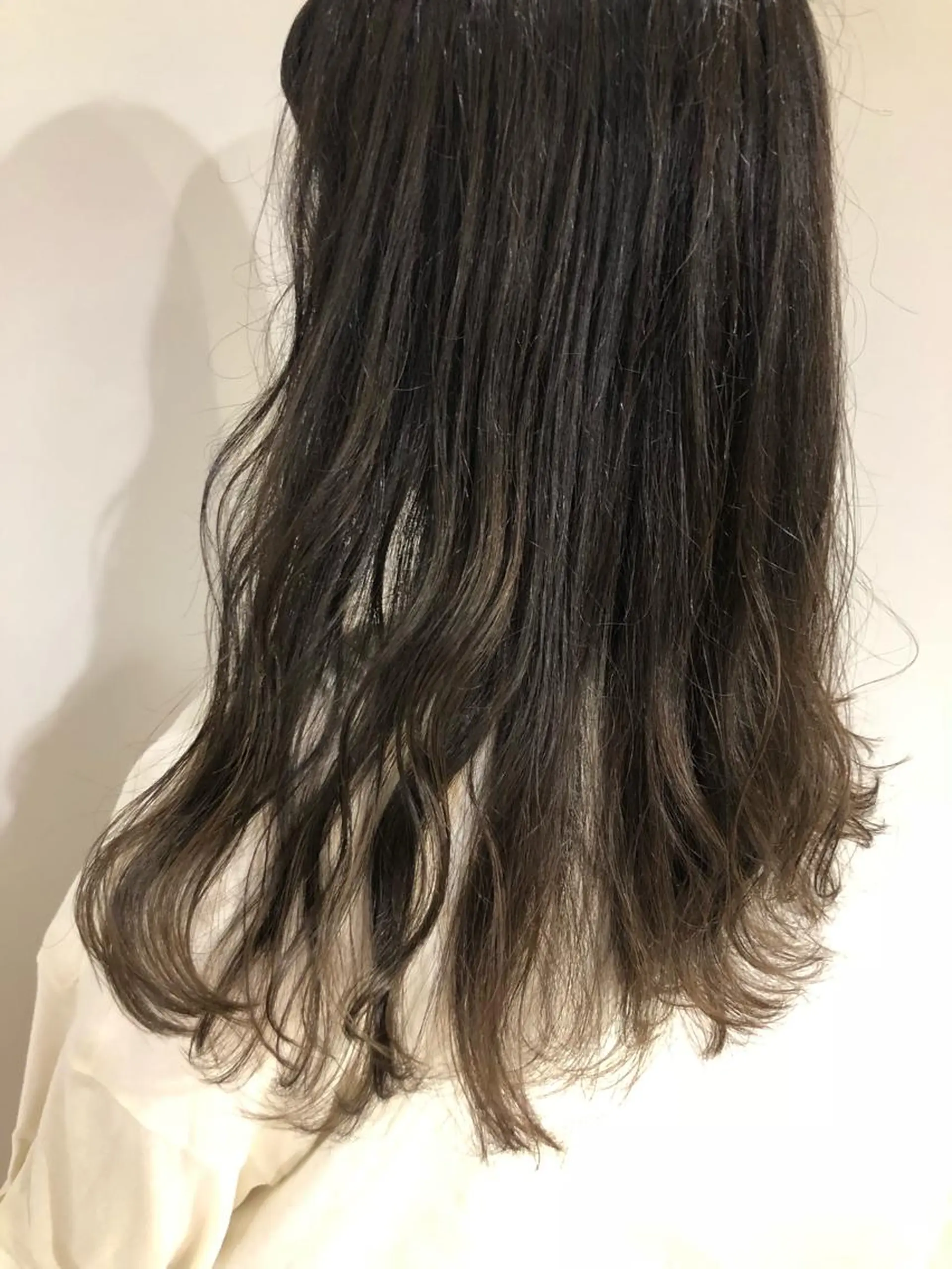 ロング カラー アッシュ カット ヘアカラー トリートメント scene.池袋所属・scene. haraのヘアスタイル
